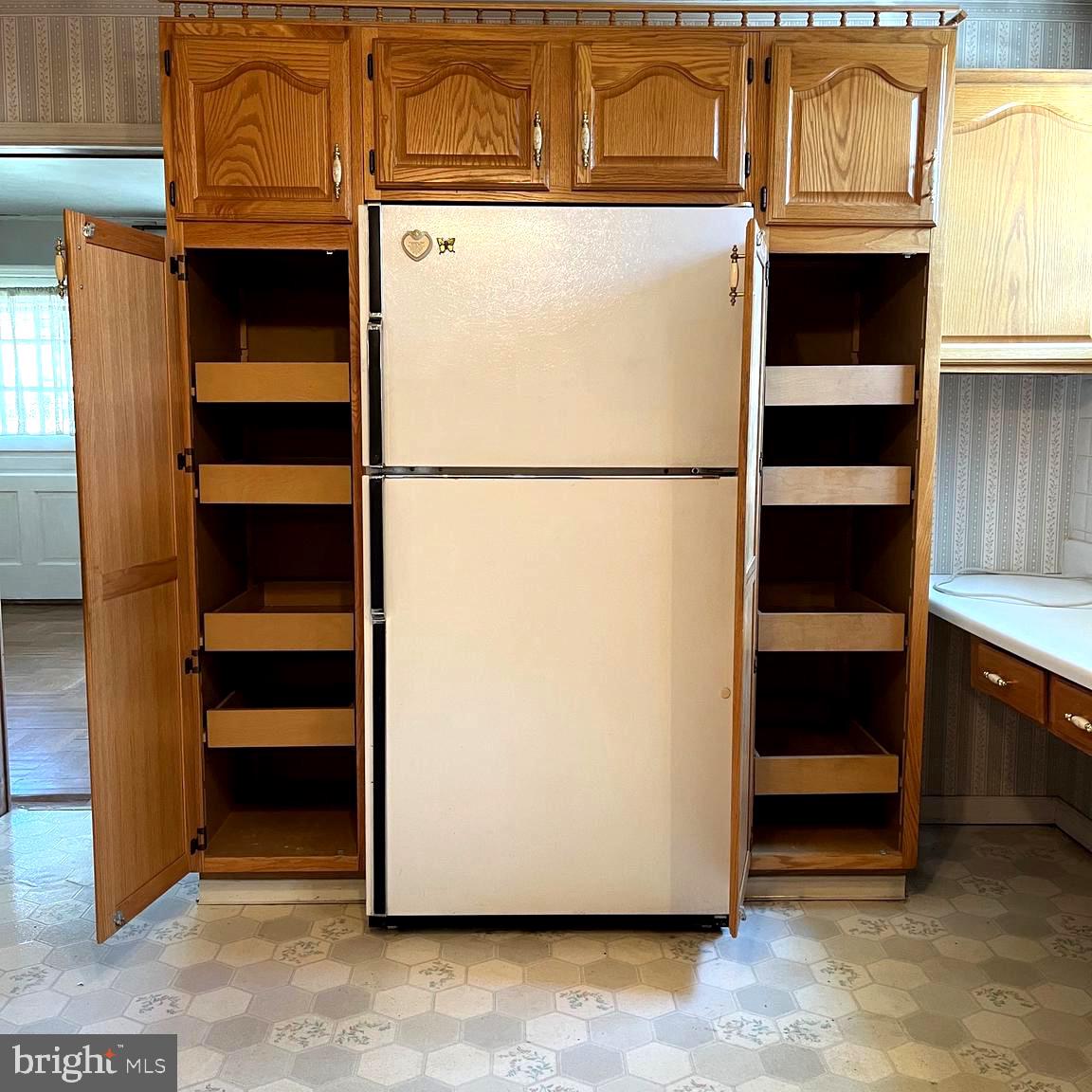 DEKALB MANOR - Residential