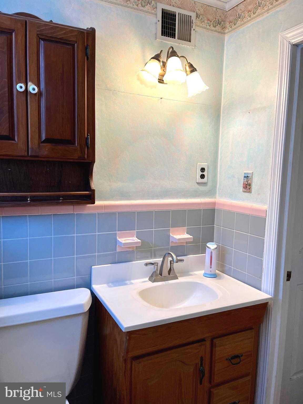 DEKALB MANOR - Residential