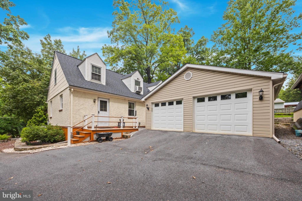 Photo of 5125 Viaduct Road, HALETHORPE, MD 21227 (MLS # MDBC2168876)
