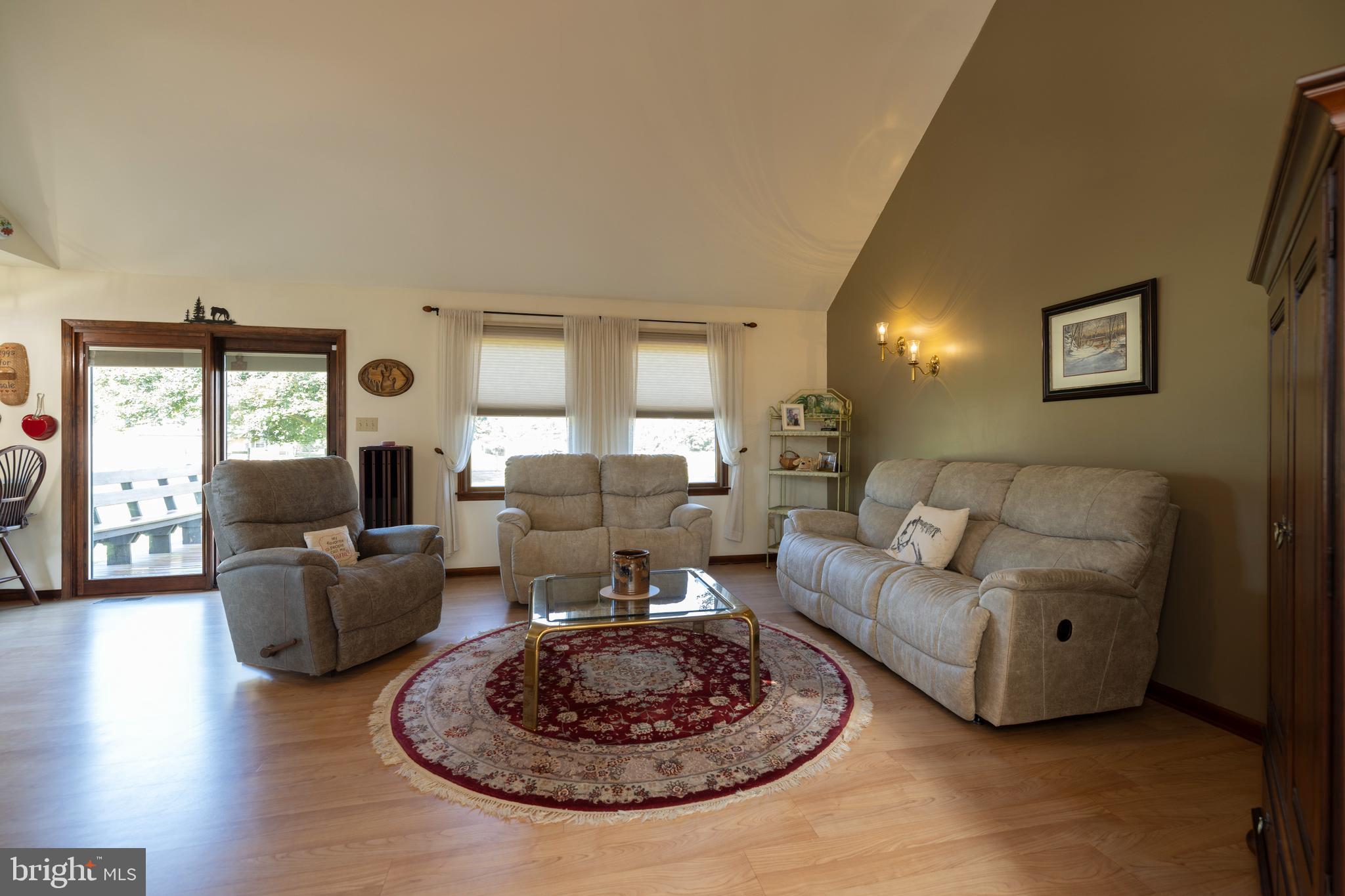 LOMBARD ACRES - Residential