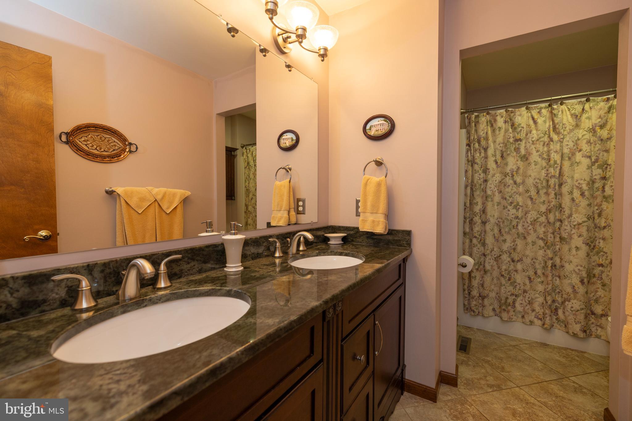 LOMBARD ACRES - Residential