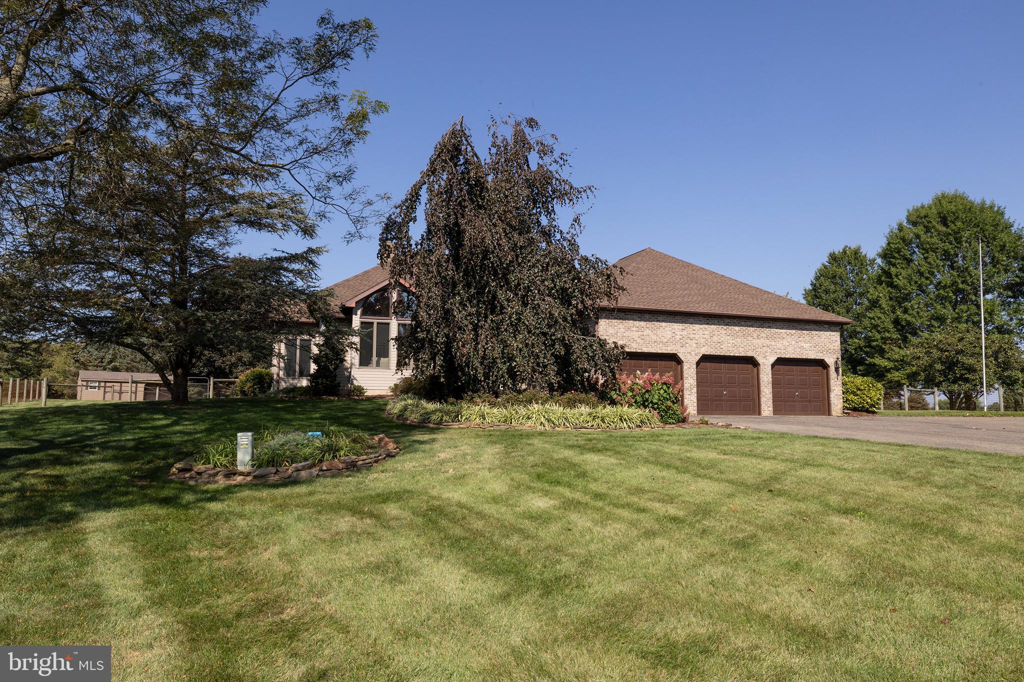 LOMBARD ACRES - Residential