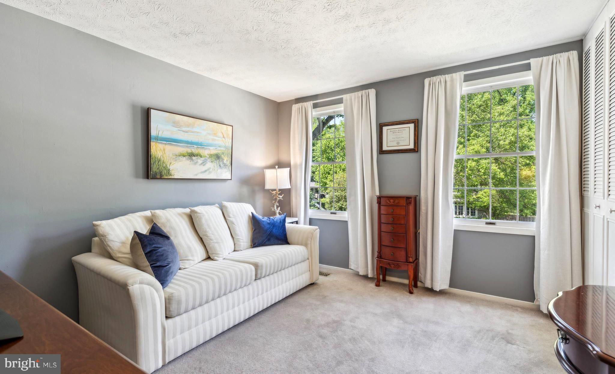 BAY HILLS - Residential