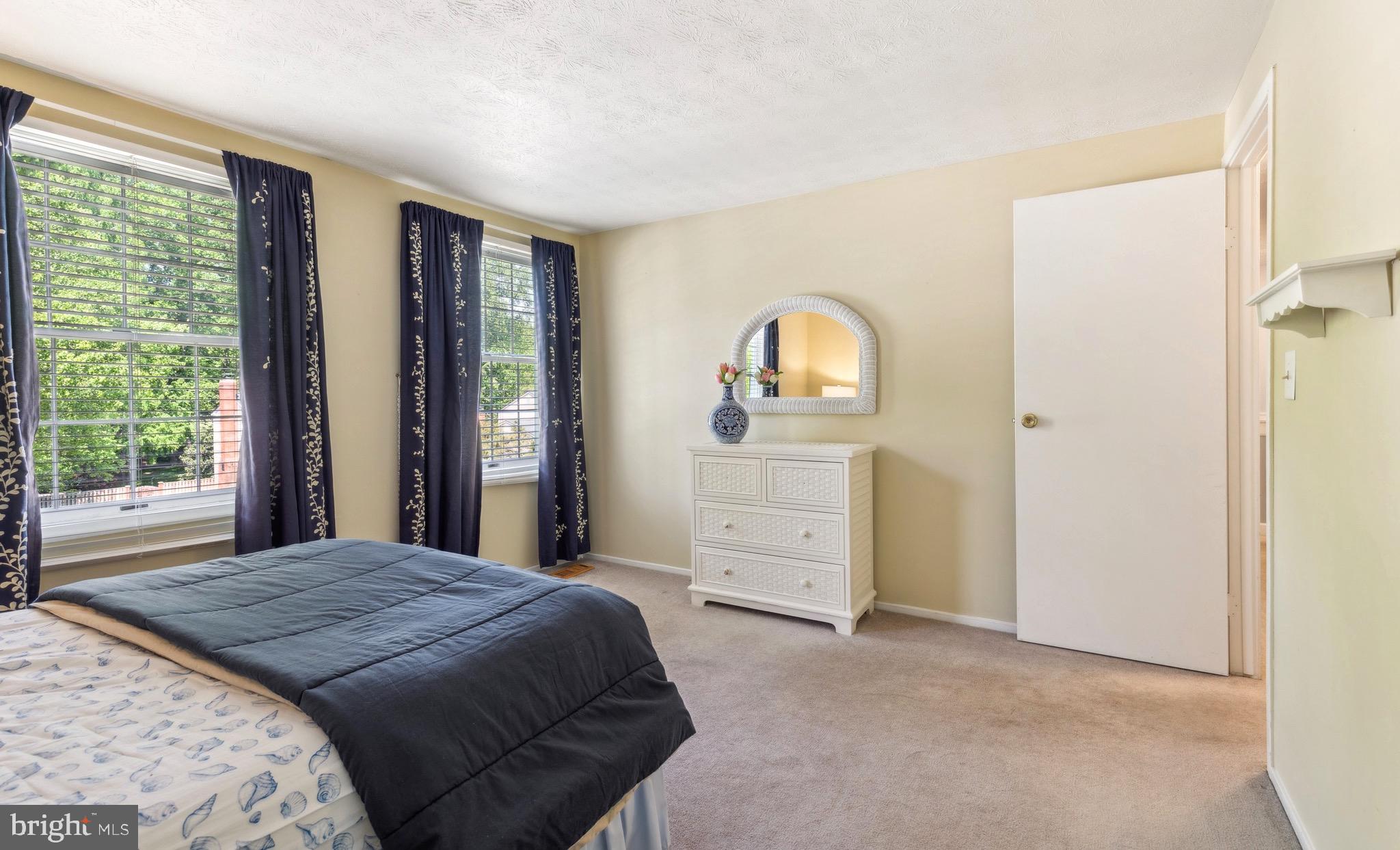 BAY HILLS - Residential