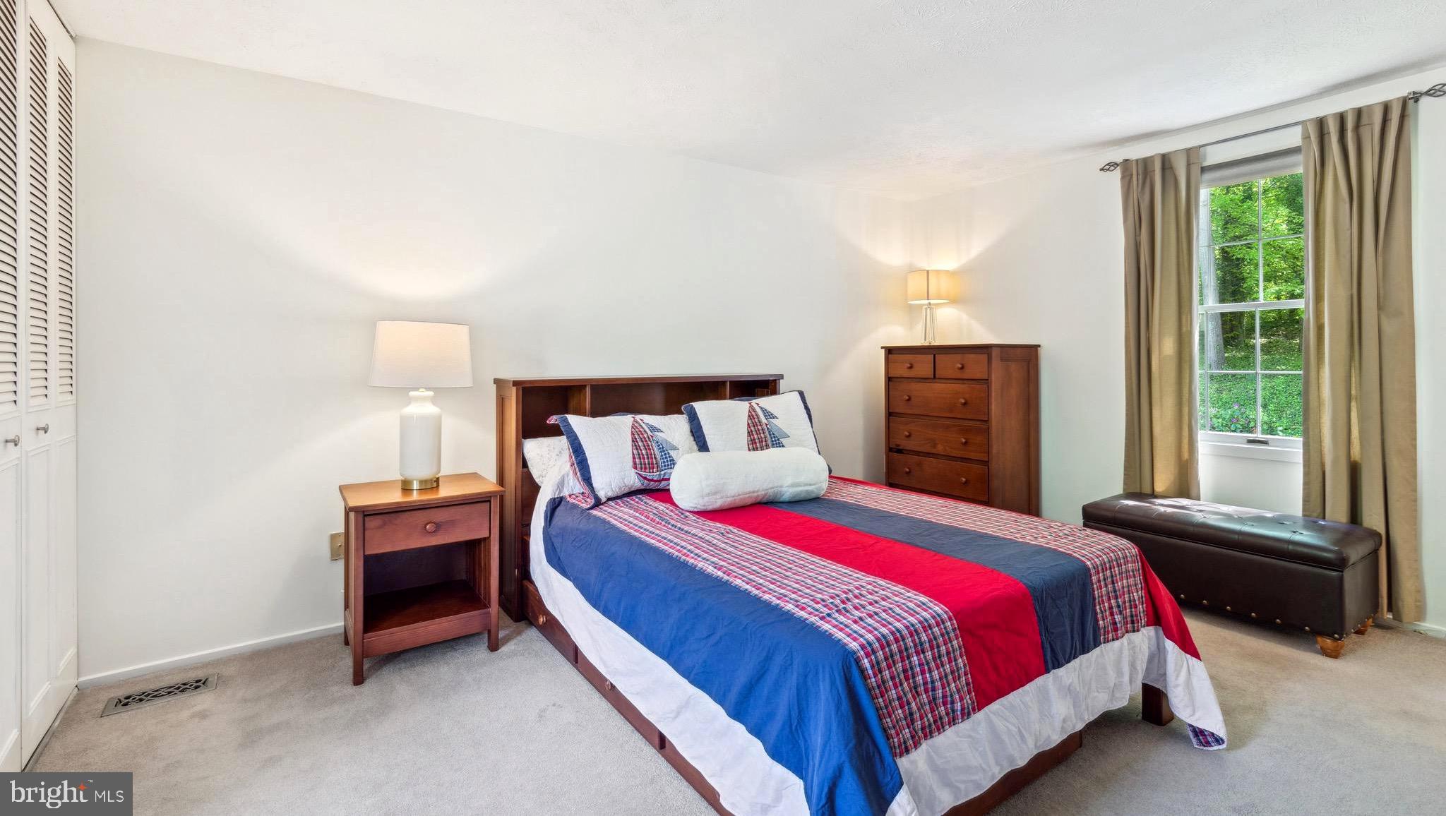 BAY HILLS - Residential