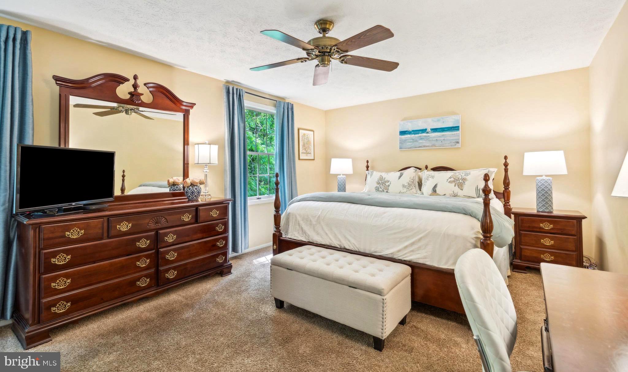 BAY HILLS - Residential