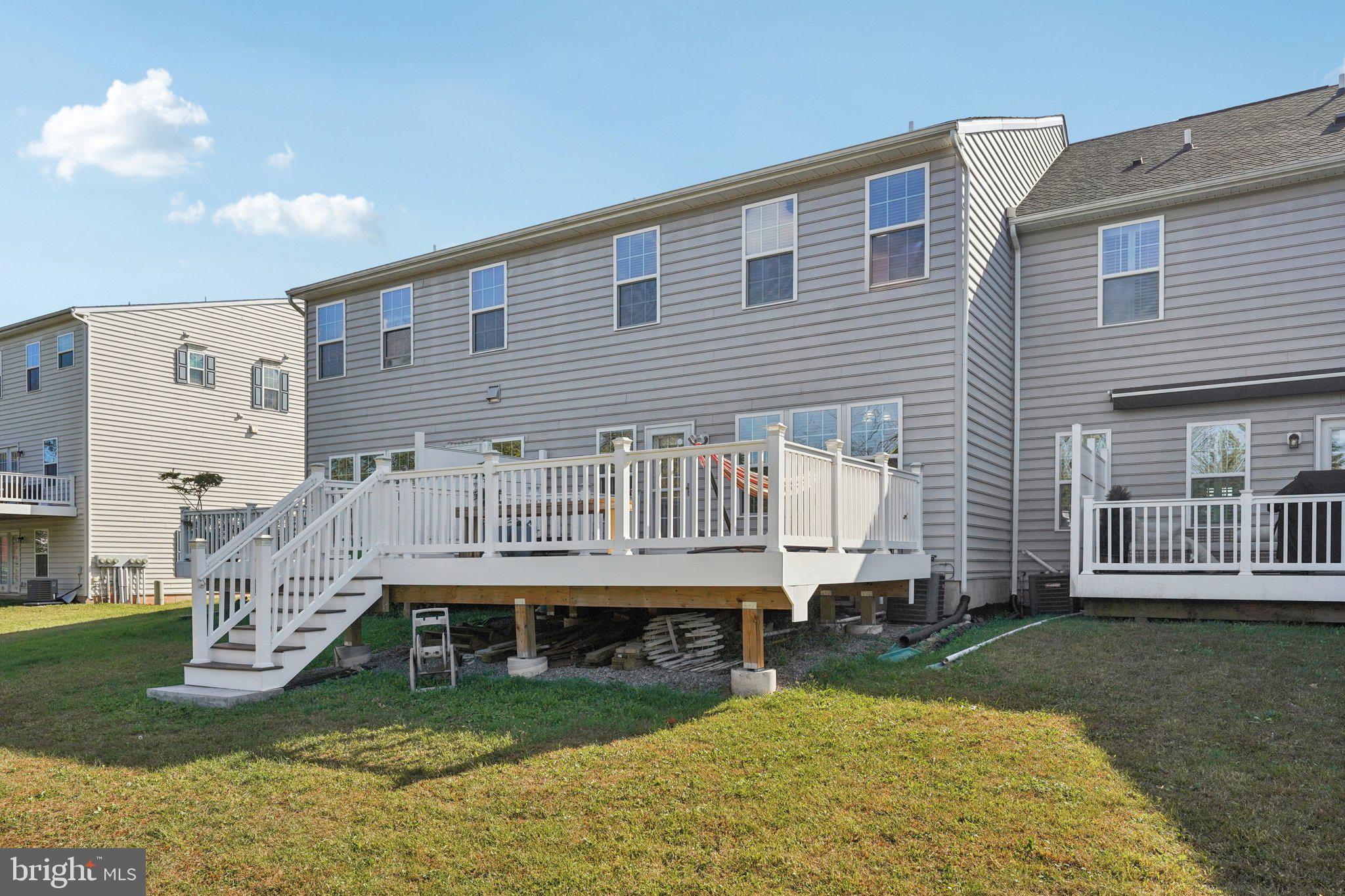 MONTGOMERY SQUARE - Residential