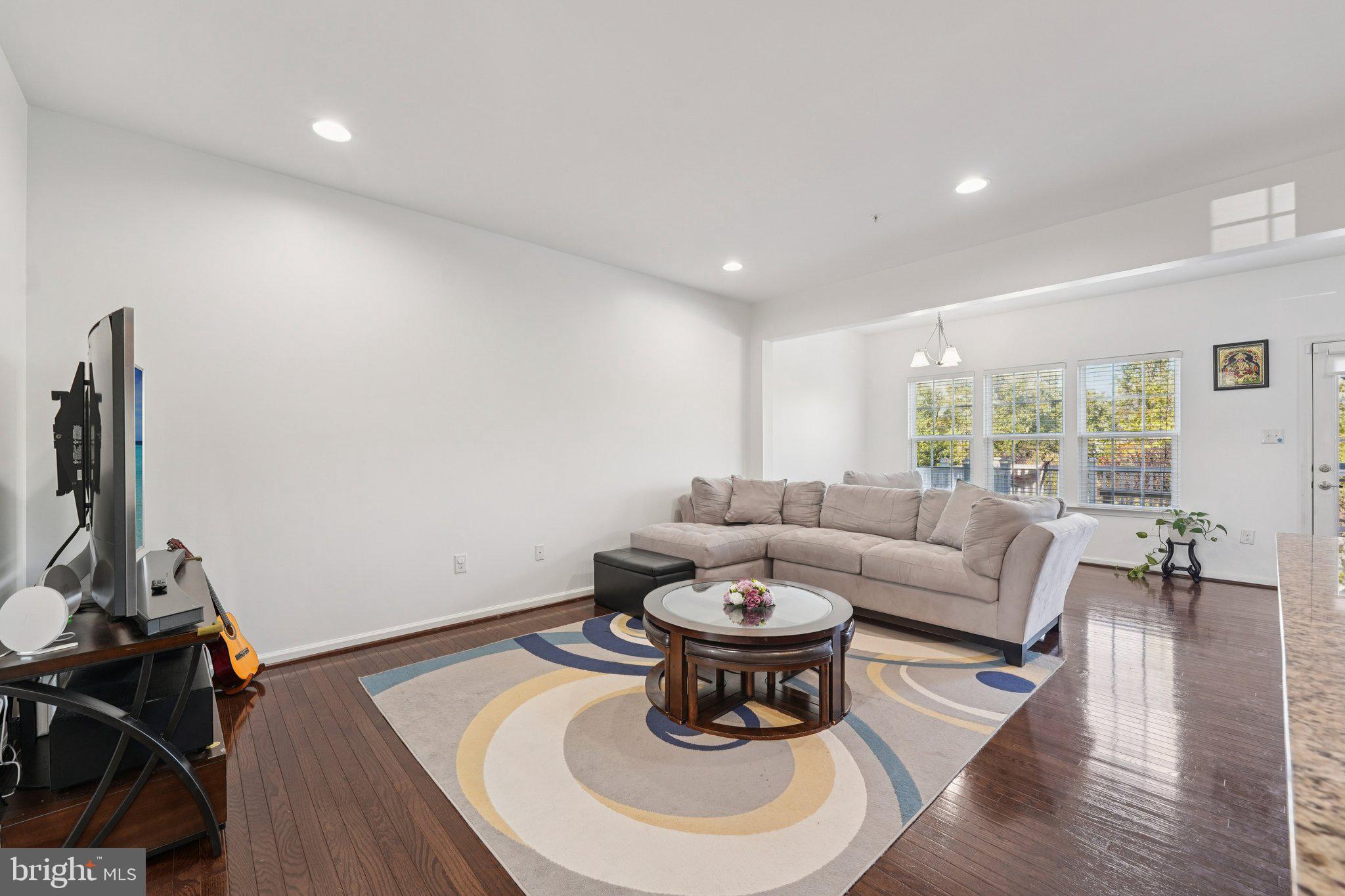 MONTGOMERY SQUARE - Residential