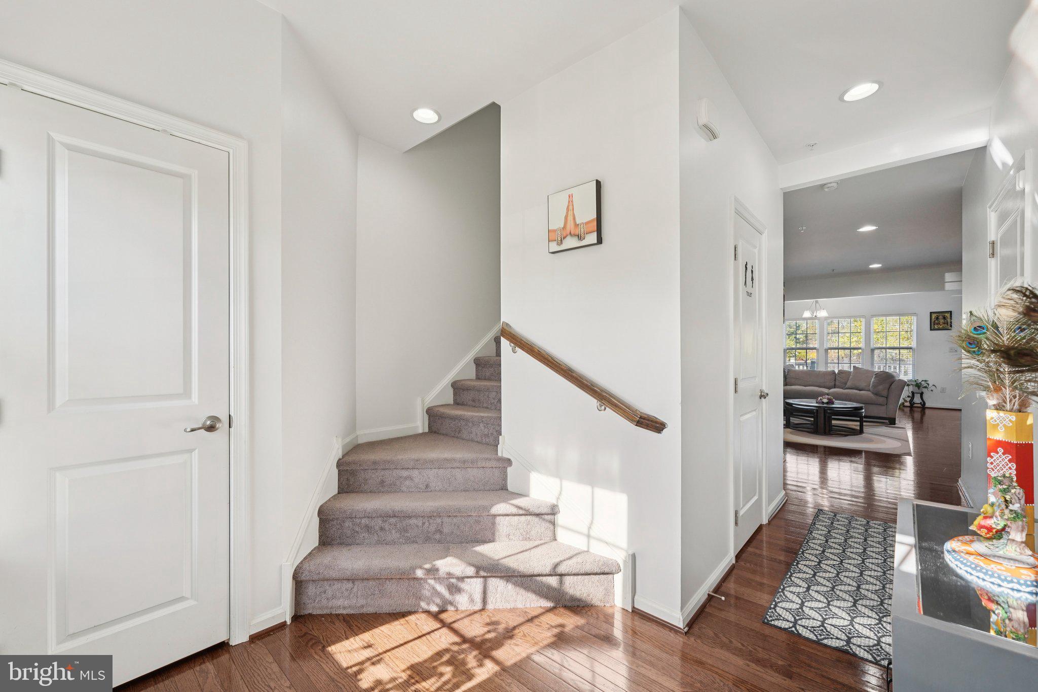 MONTGOMERY SQUARE - Residential