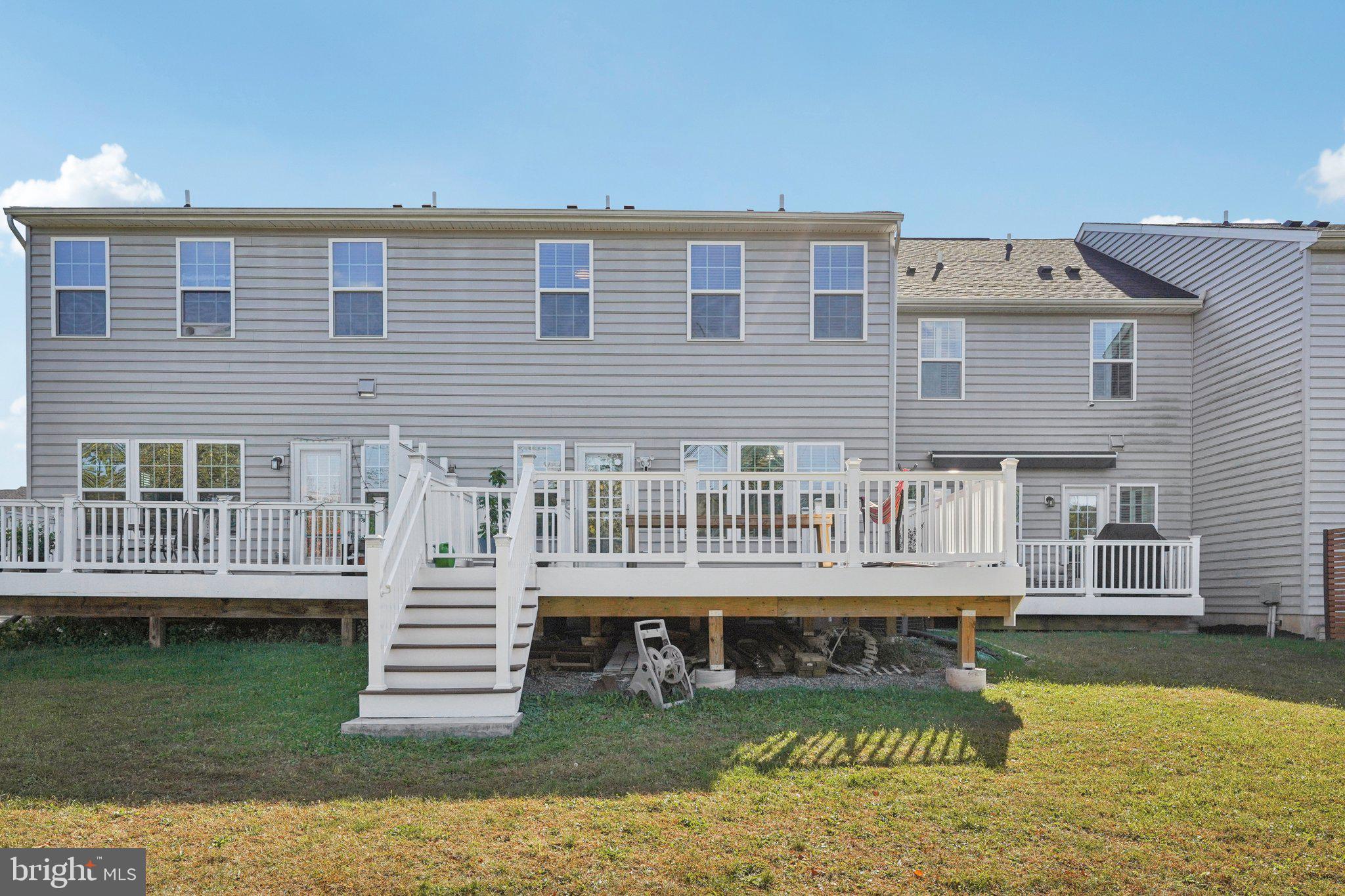 MONTGOMERY SQUARE - Residential