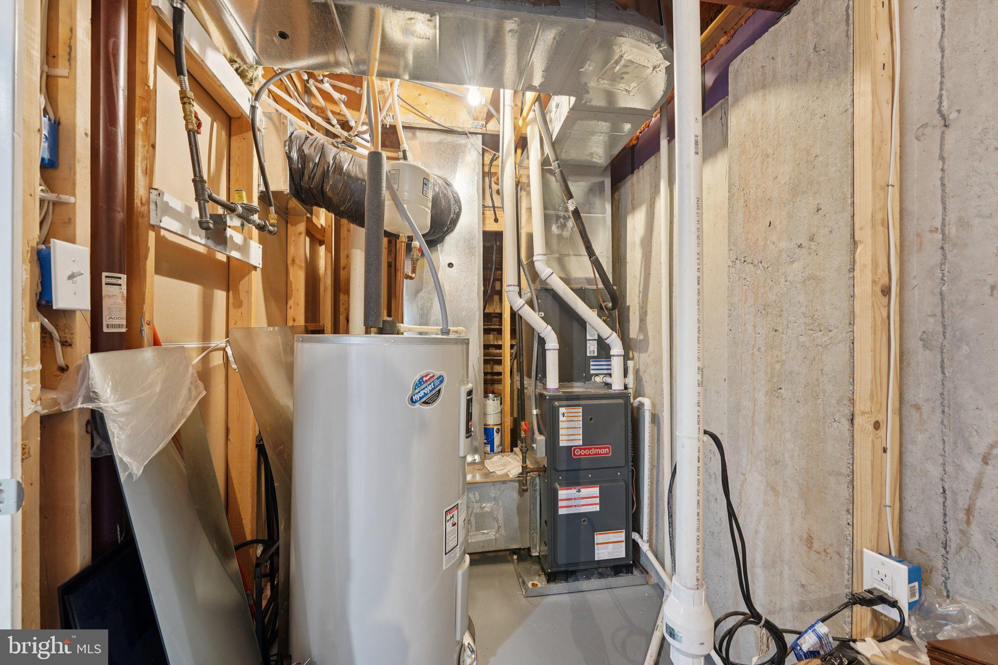 MONTGOMERY SQUARE - Residential