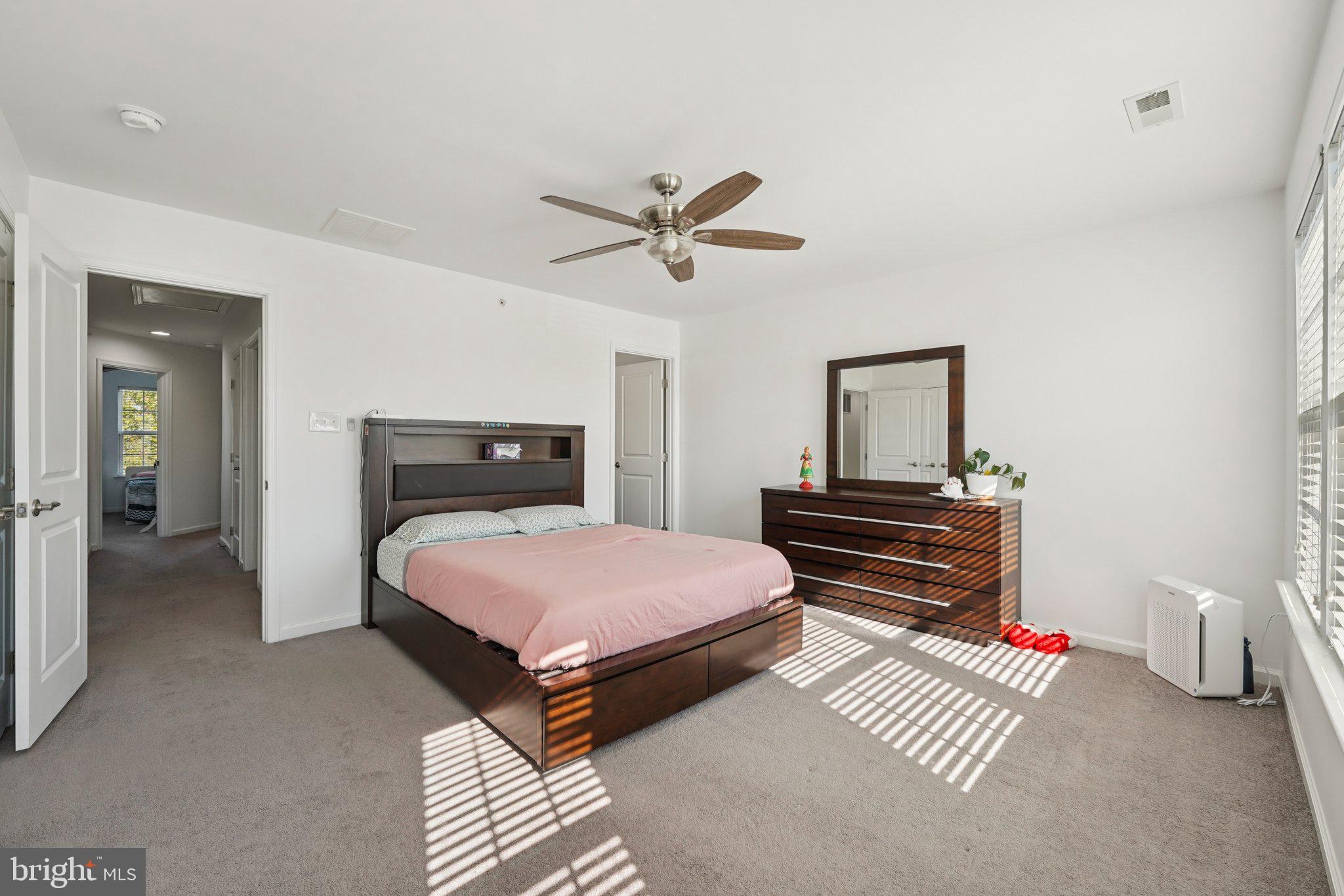 MONTGOMERY SQUARE - Residential