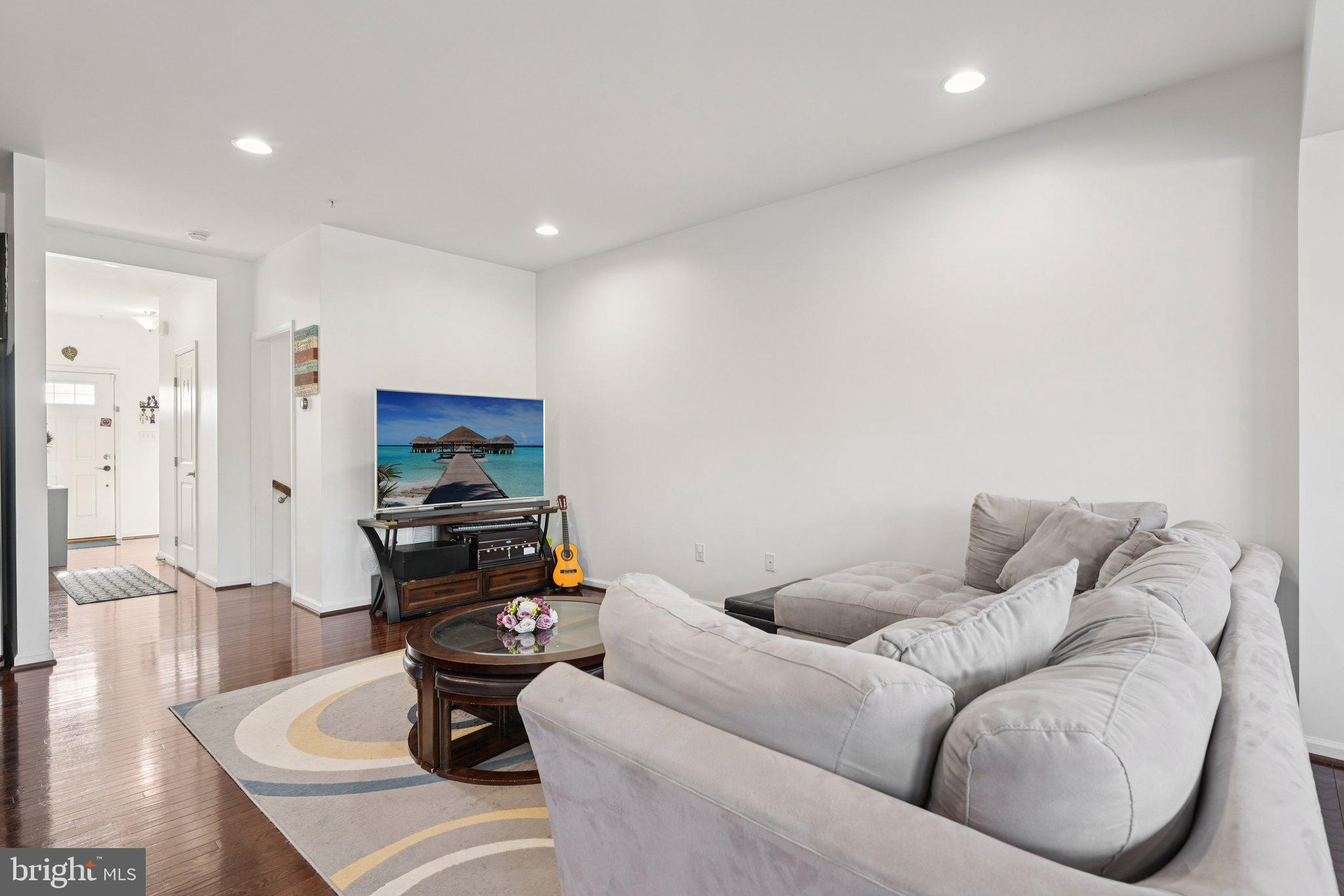 MONTGOMERY SQUARE - Residential