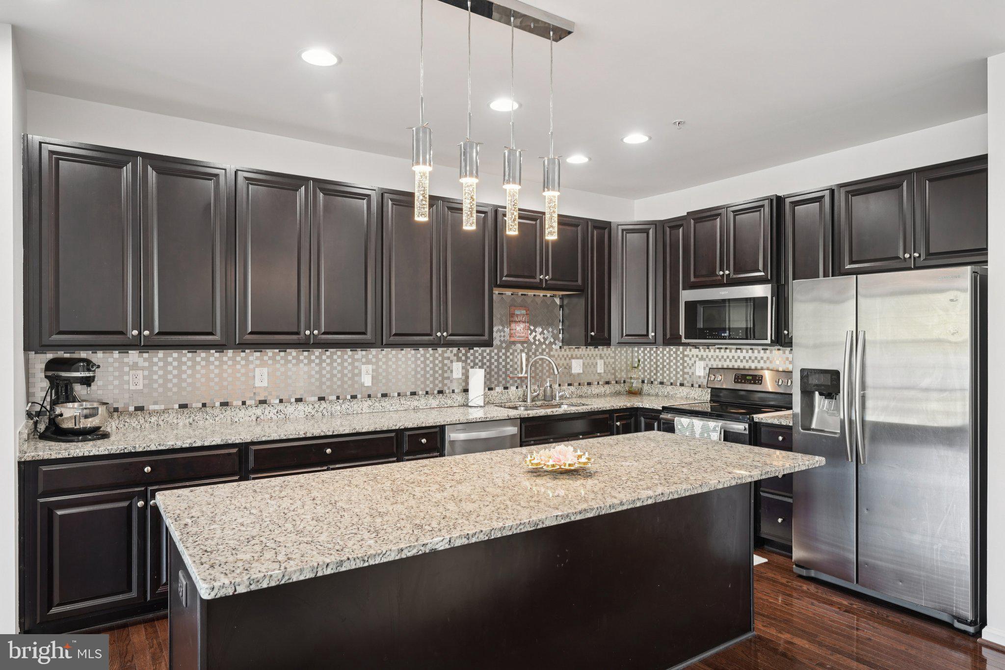 MONTGOMERY SQUARE - Residential