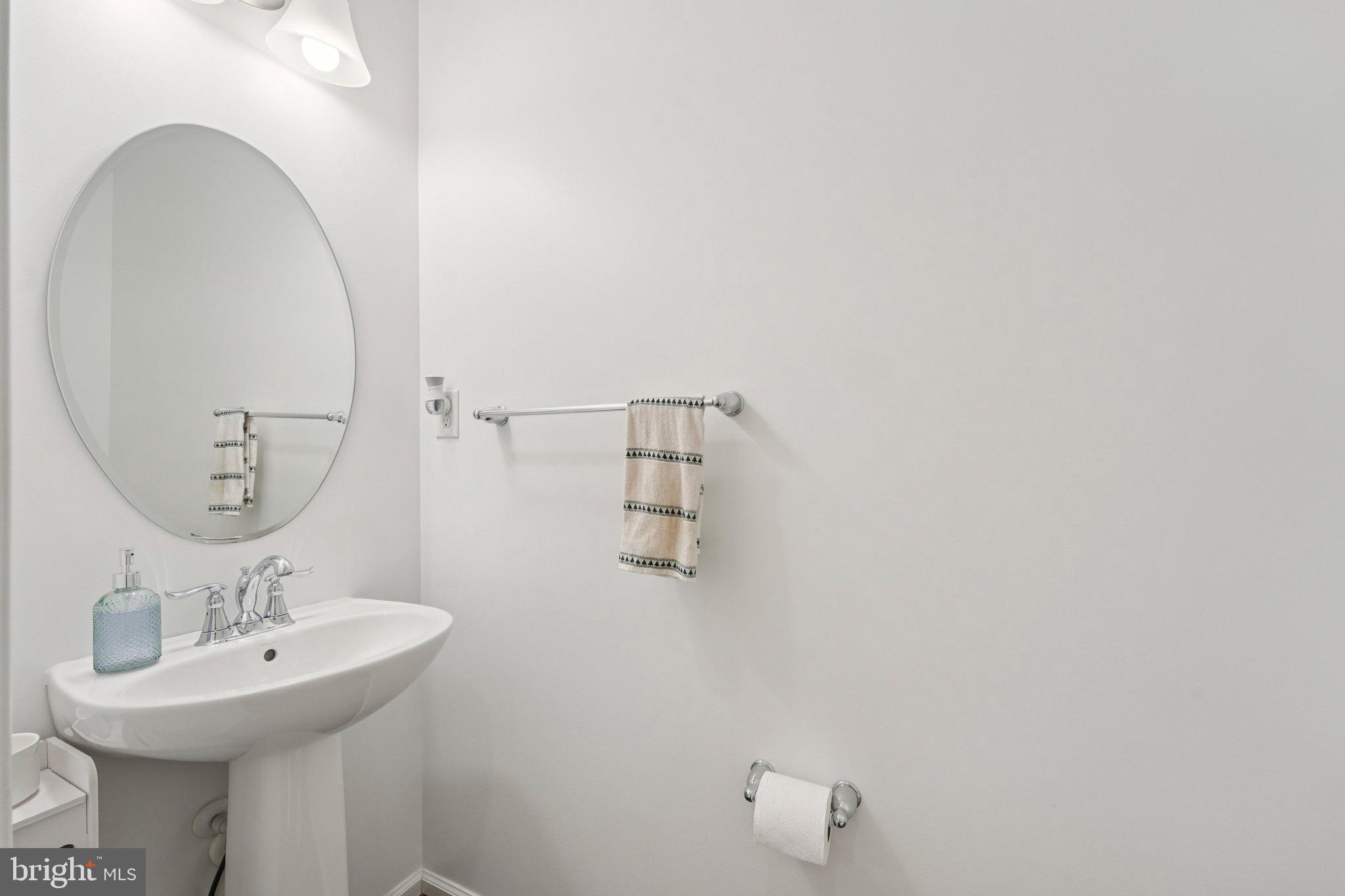 MONTGOMERY SQUARE - Residential