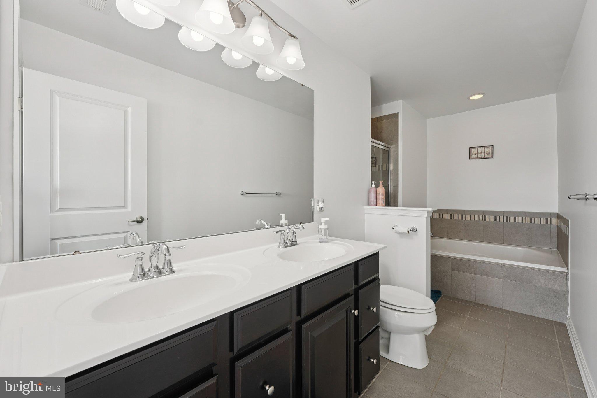 MONTGOMERY SQUARE - Residential