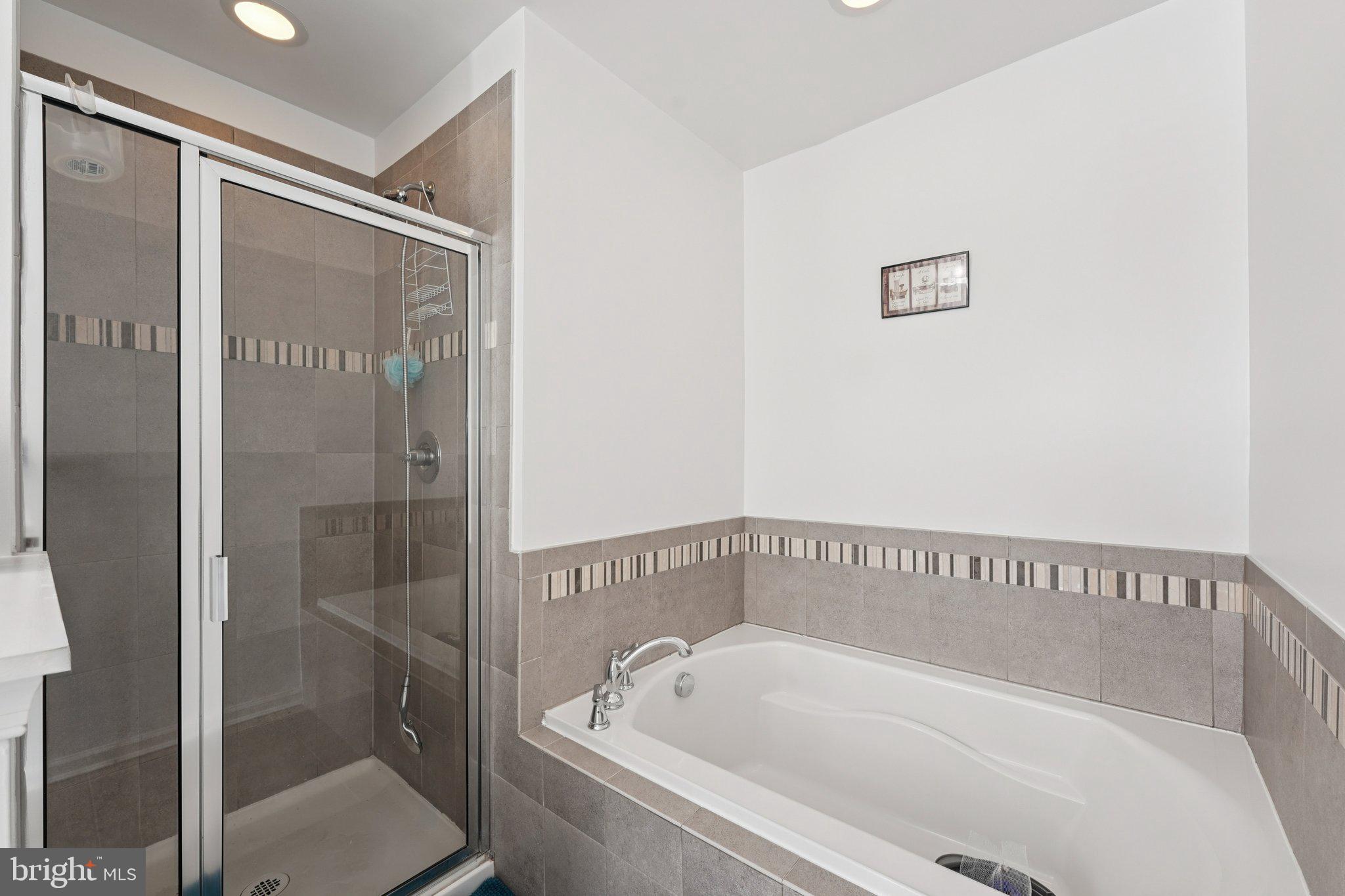 MONTGOMERY SQUARE - Residential