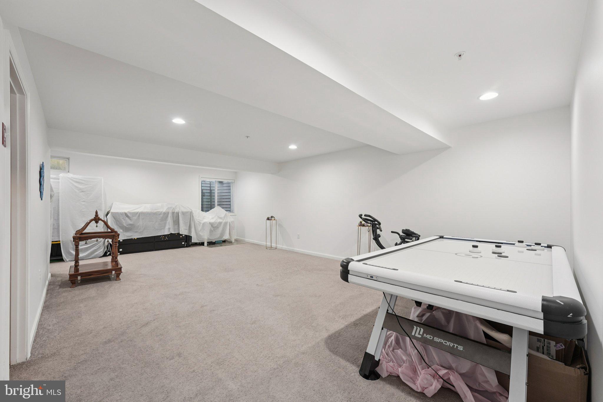 MONTGOMERY SQUARE - Residential