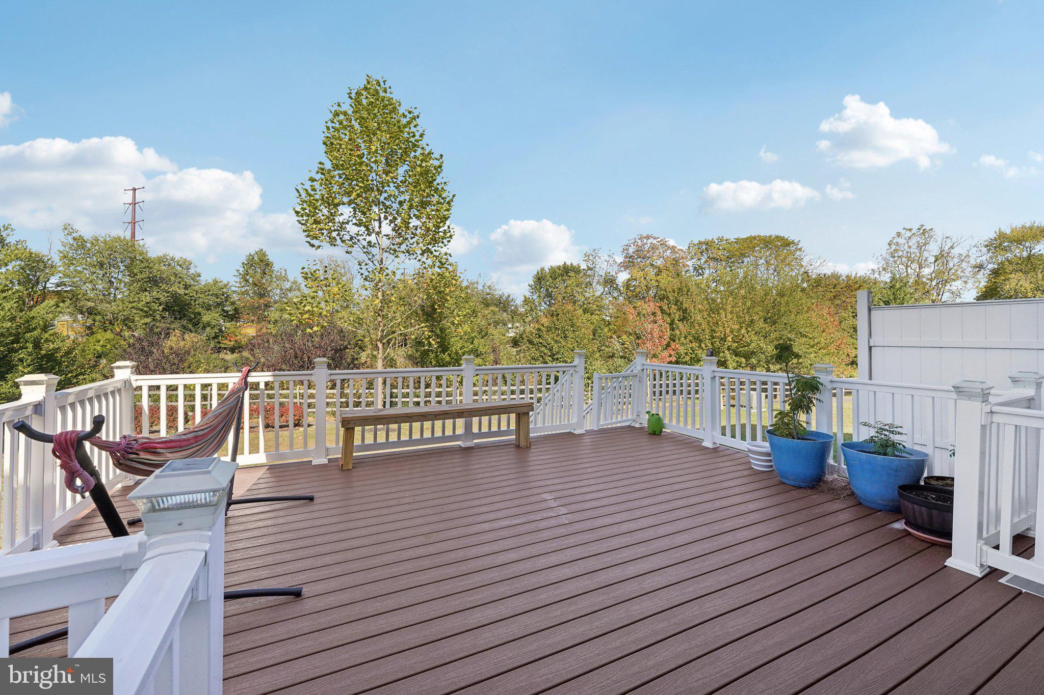 MONTGOMERY SQUARE - Residential