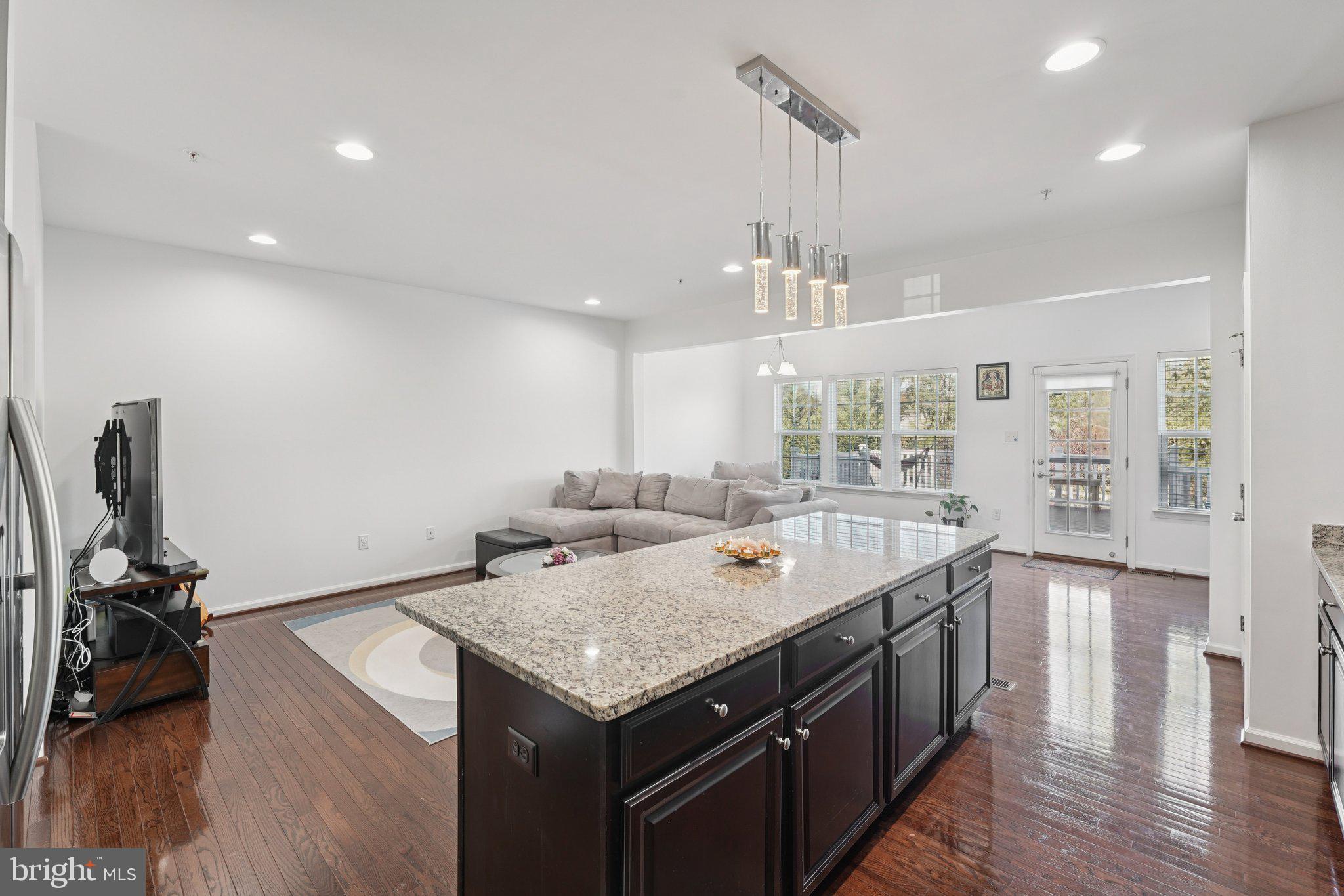 MONTGOMERY SQUARE - Residential