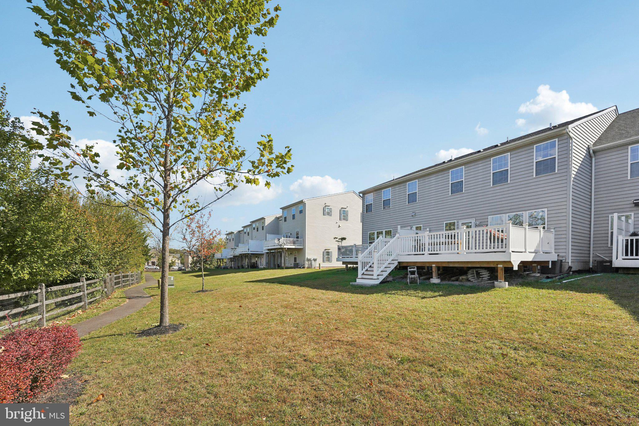 MONTGOMERY SQUARE - Residential