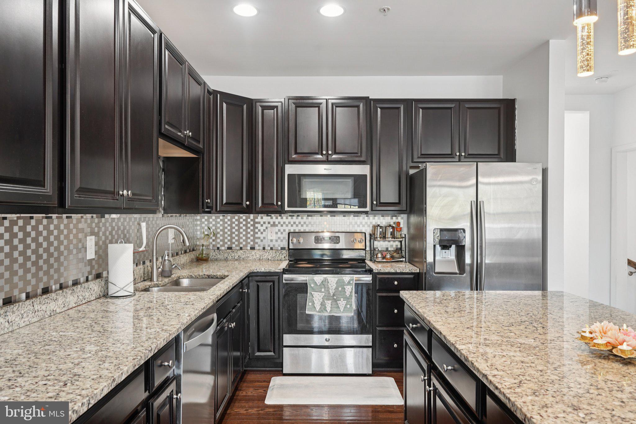 MONTGOMERY SQUARE - Residential