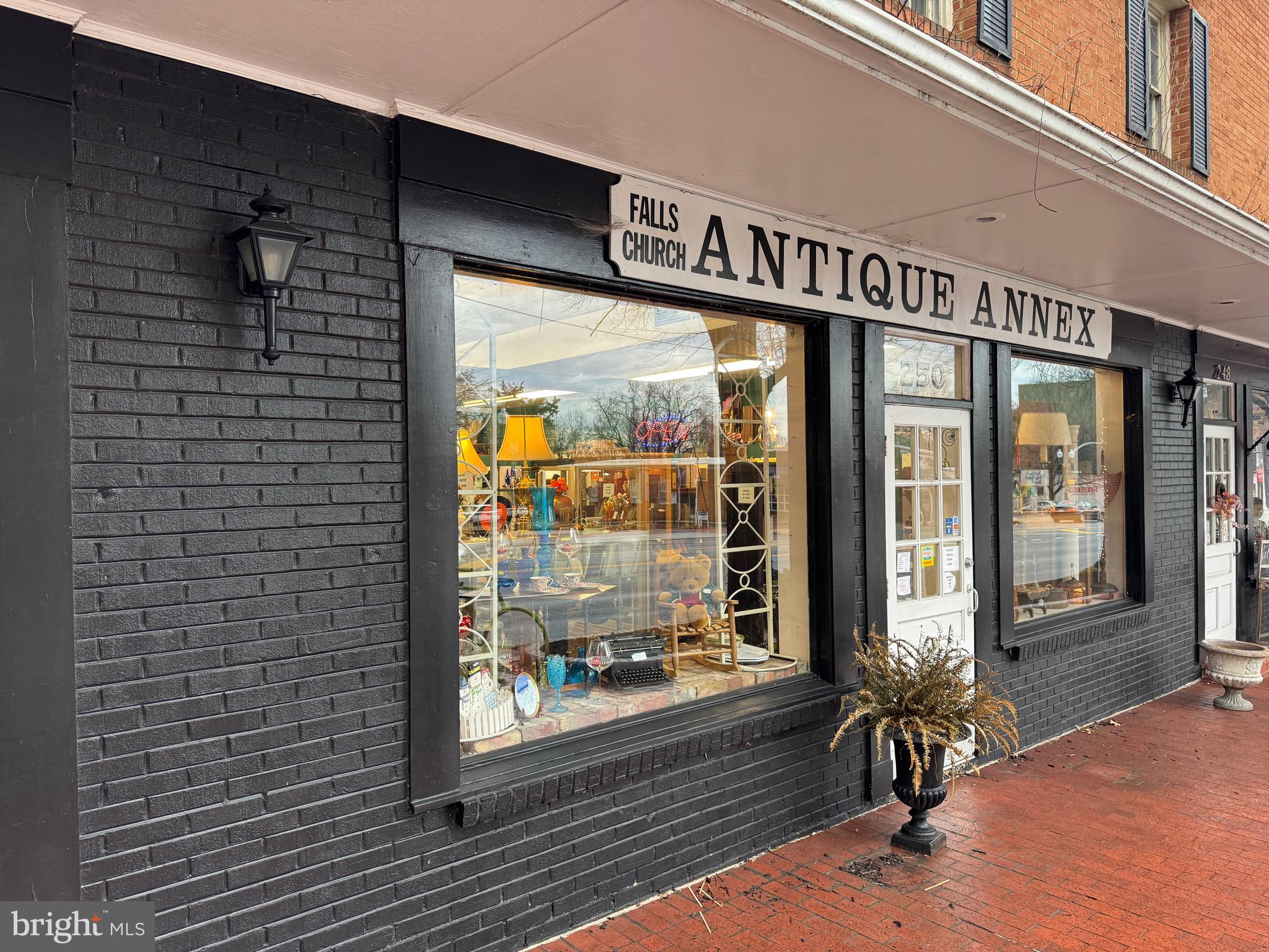 248 W BROAD STREET 252