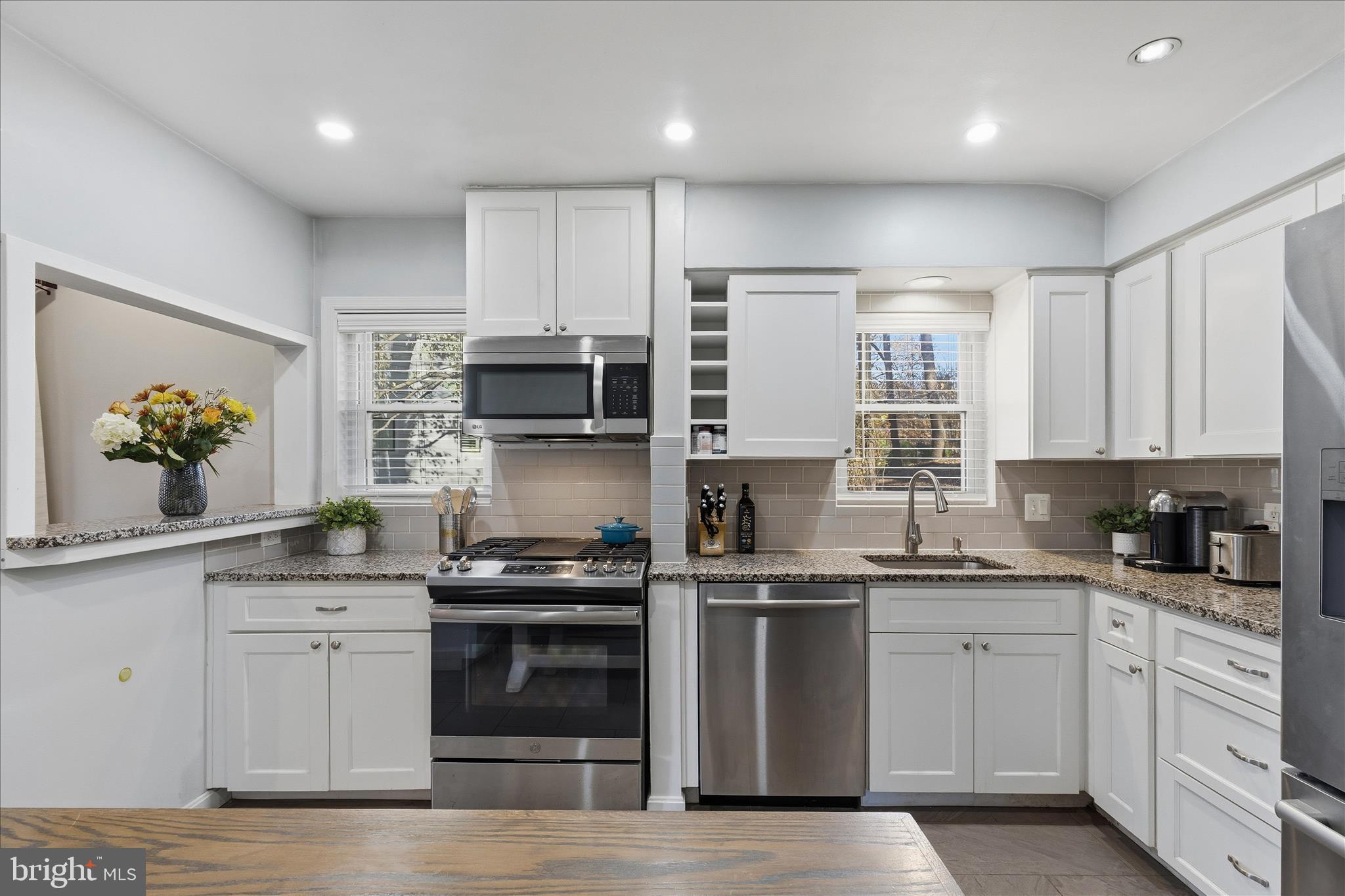 DONNA LEE GARDENS - Residential