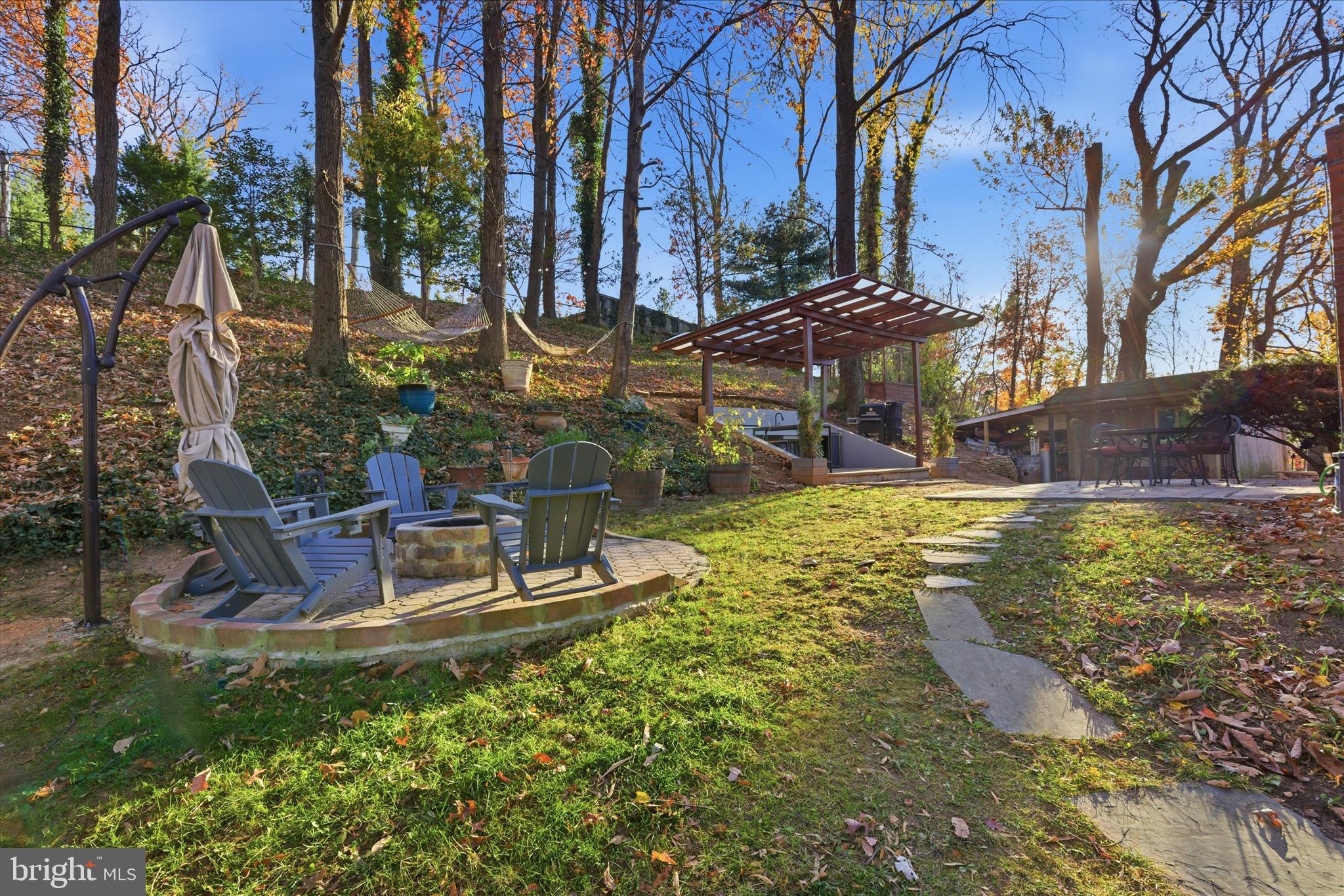 DONNA LEE GARDENS - Residential