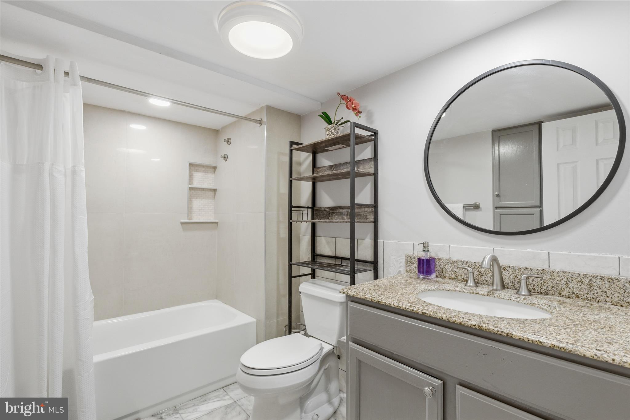 DONNA LEE GARDENS - Residential