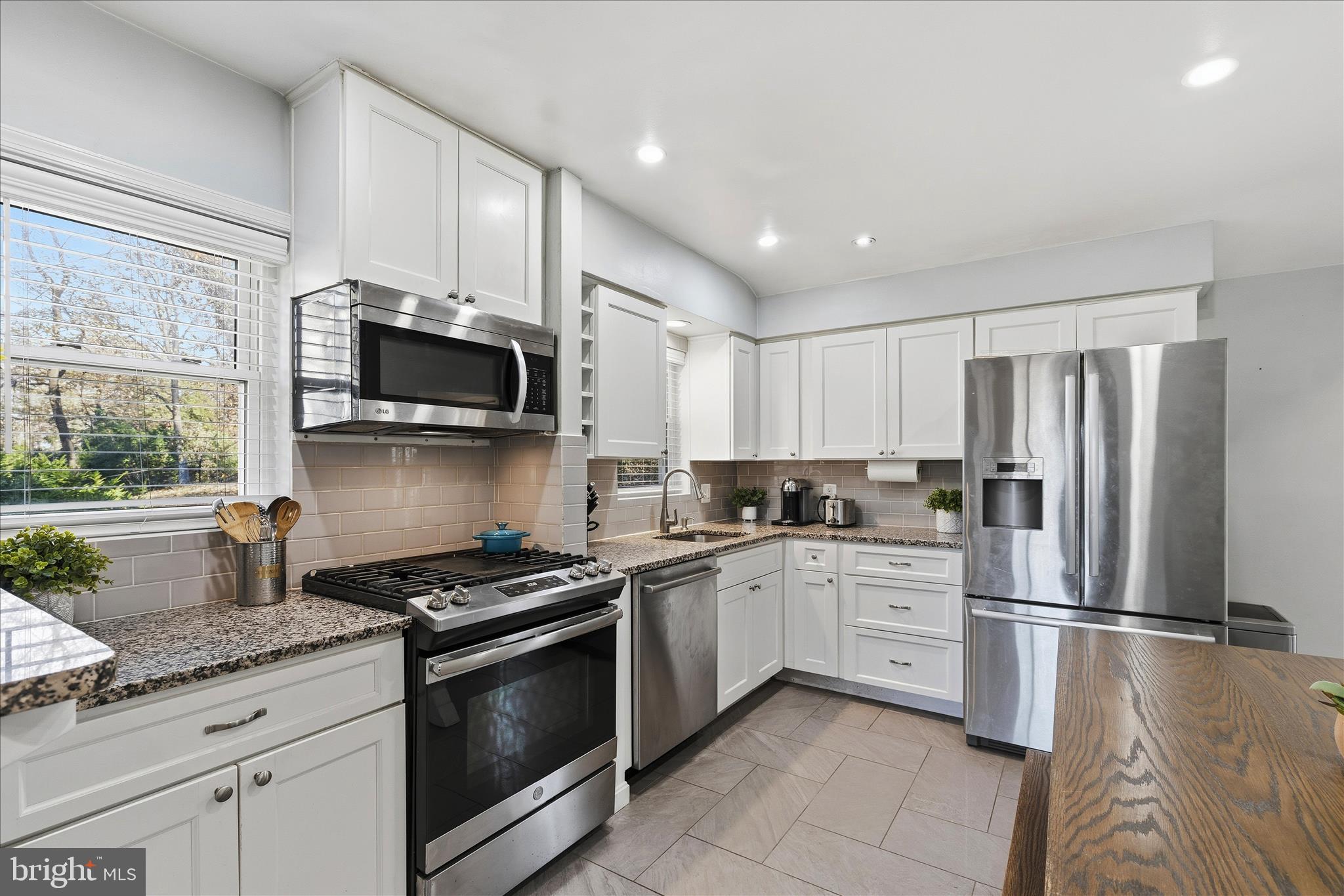 DONNA LEE GARDENS - Residential