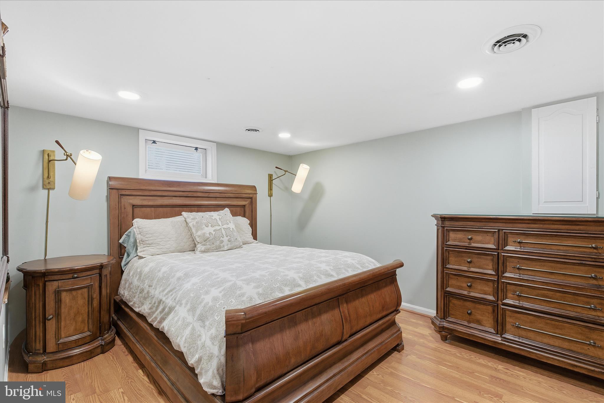 DONNA LEE GARDENS - Residential