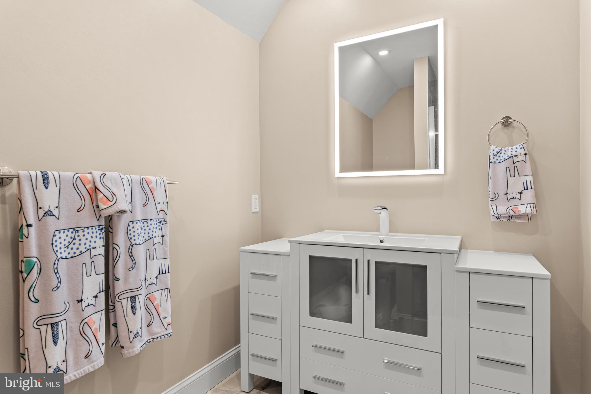 GLADWYNE - Residential