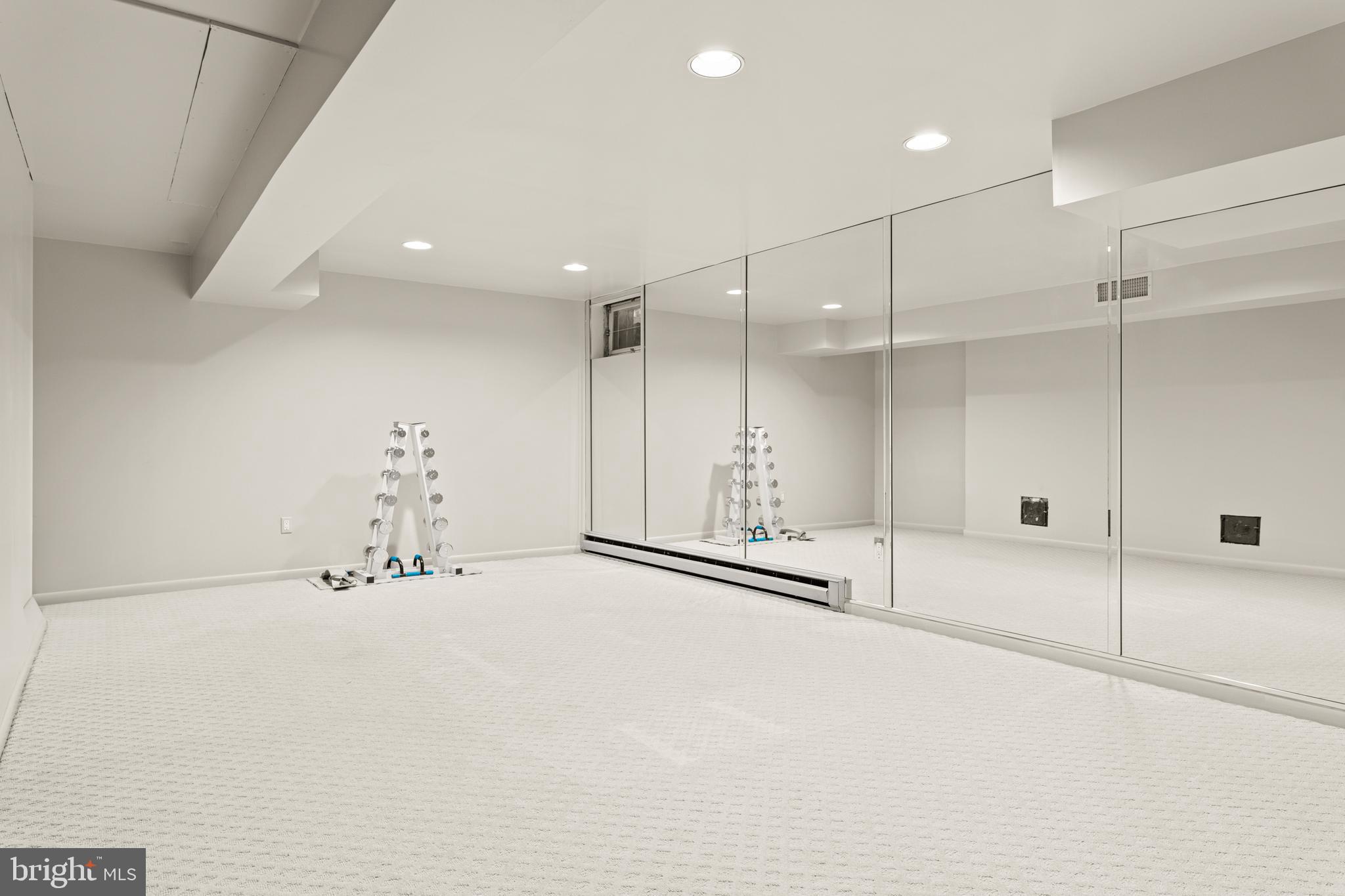 GLADWYNE - Residential