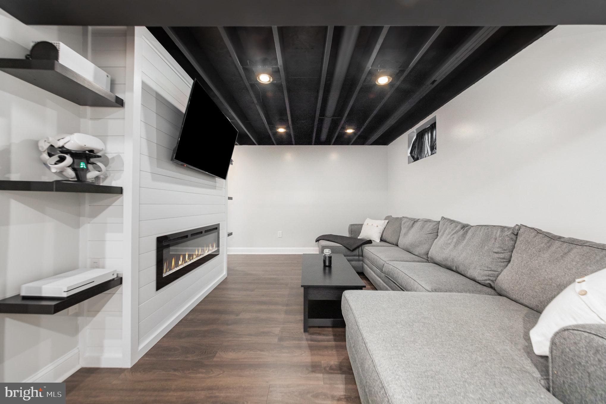 KINGSWOOD - Residential