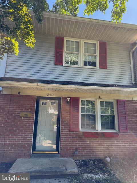 Townhouse For Rent - 242 Cameron Street<br/> Clarke County, BERRYVILLE, VA 22611