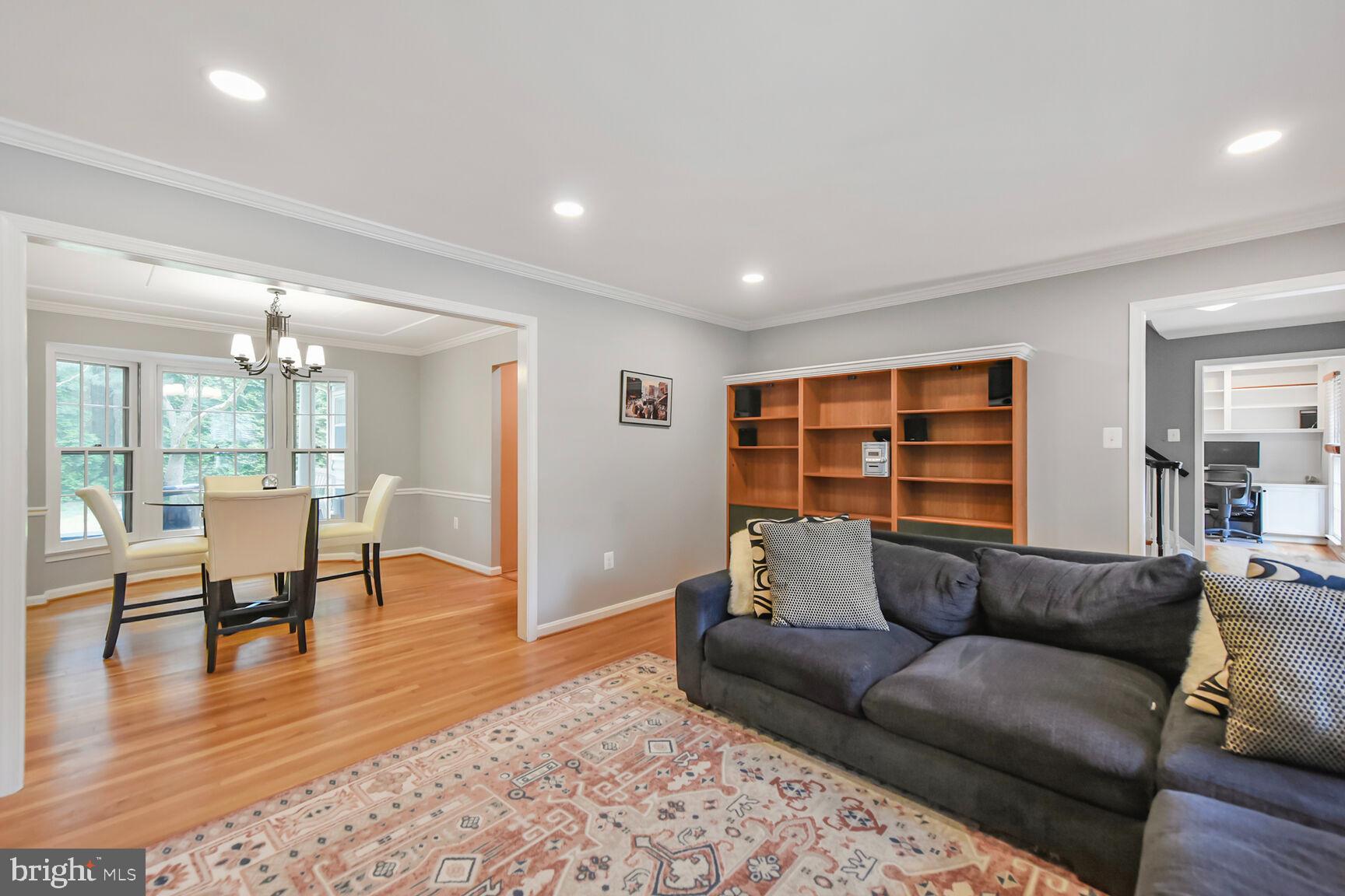 18 HAWTHORN COURT