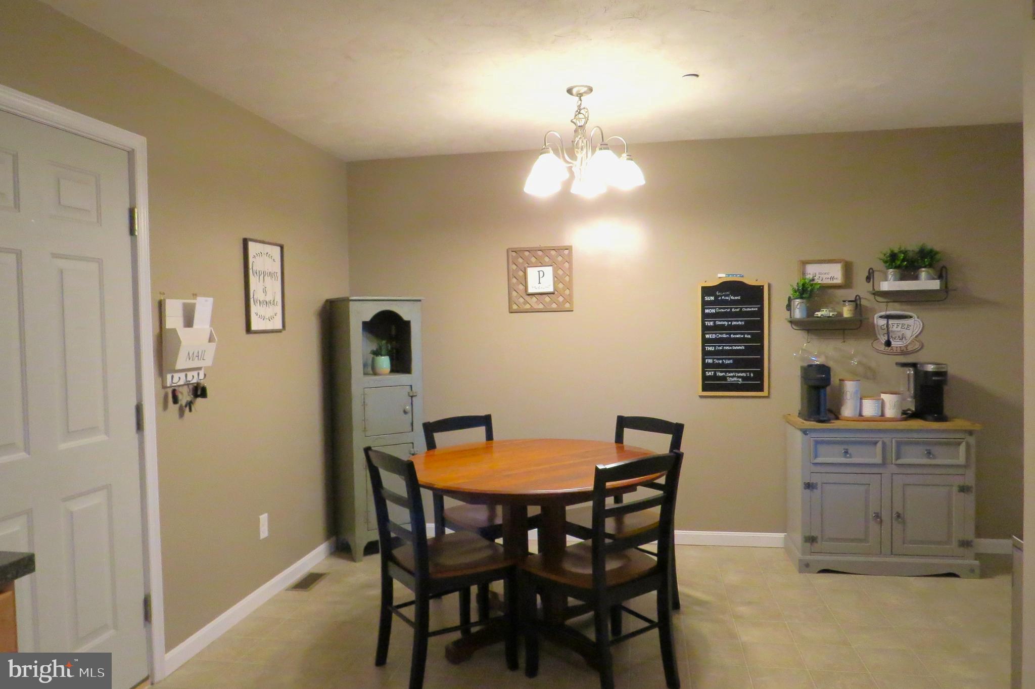 COLONIAL RIDGE - Residential