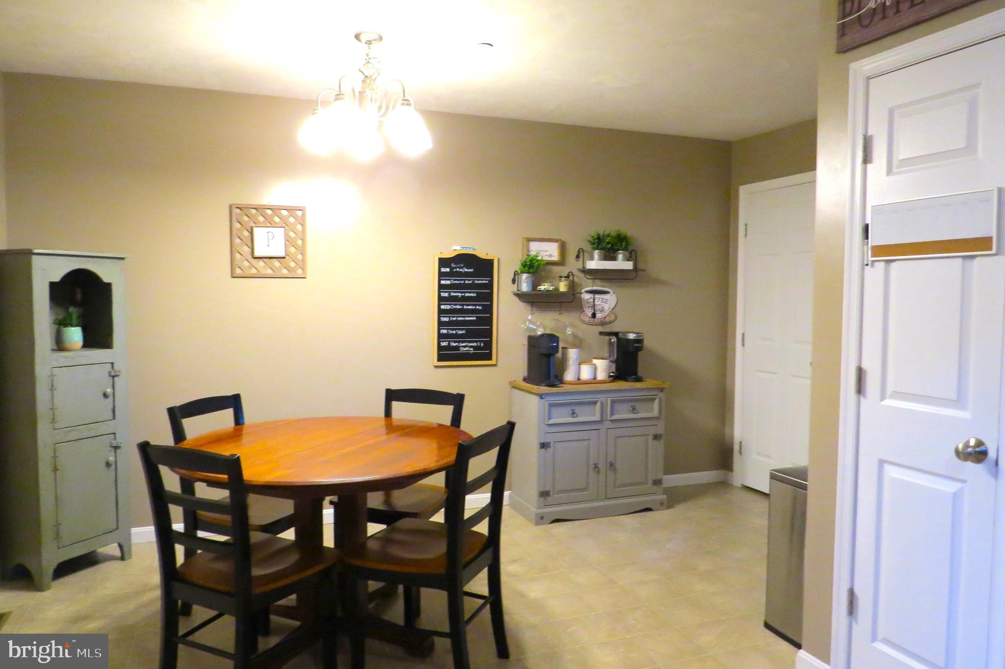 COLONIAL RIDGE - Residential