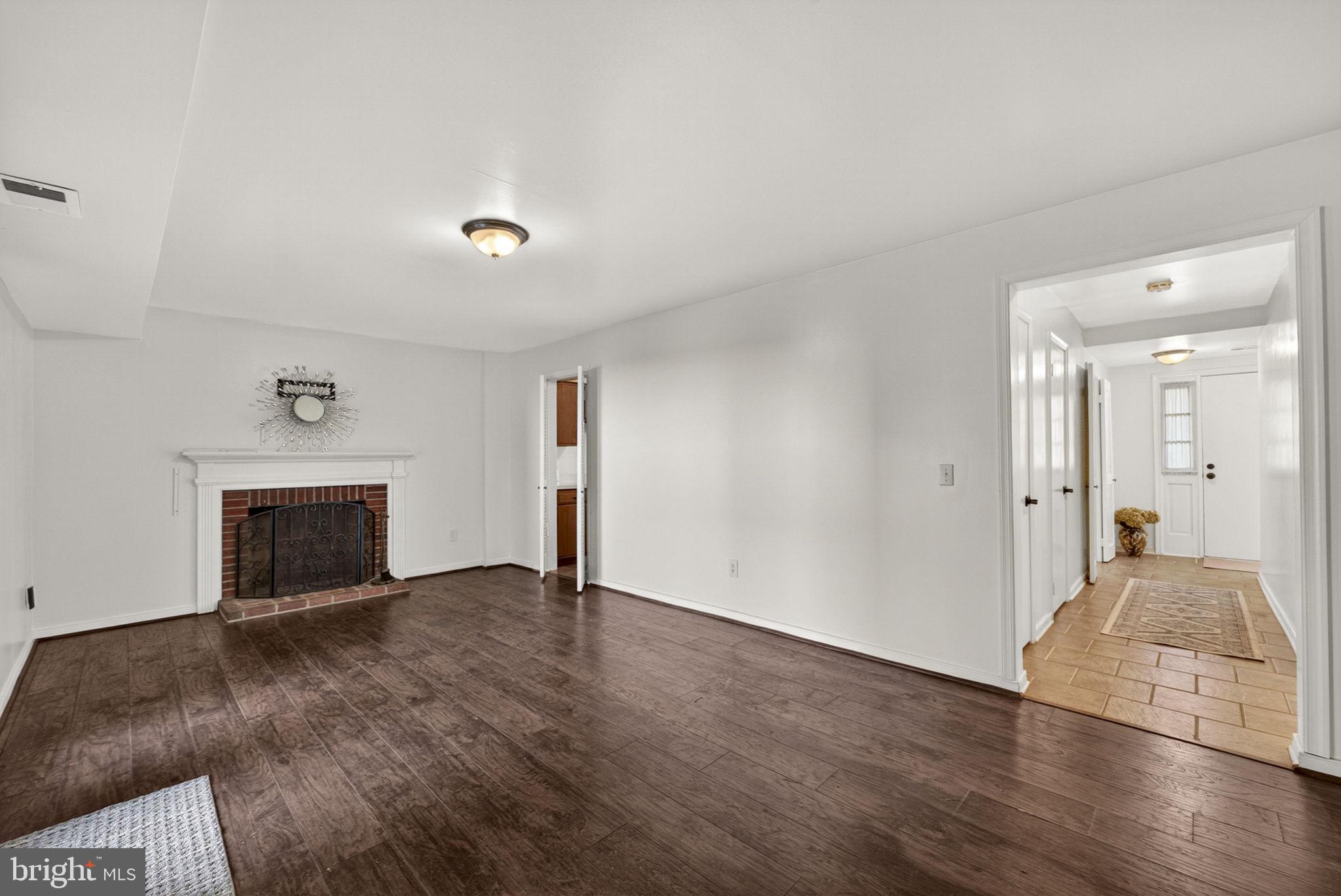 LEEDS SQUARE - Residential