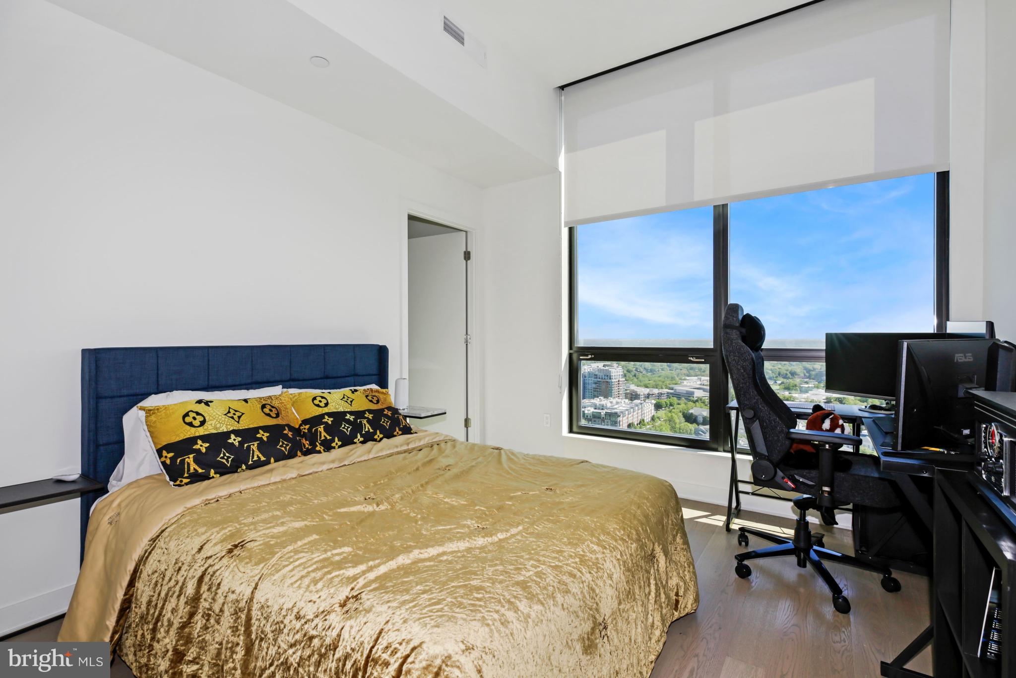 THE BORO TYSONS - Residential