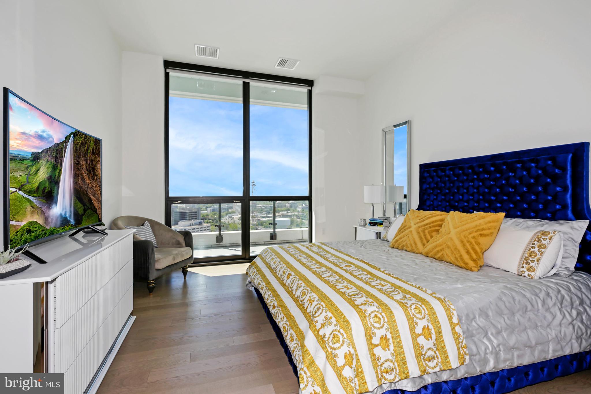 THE BORO TYSONS - Residential