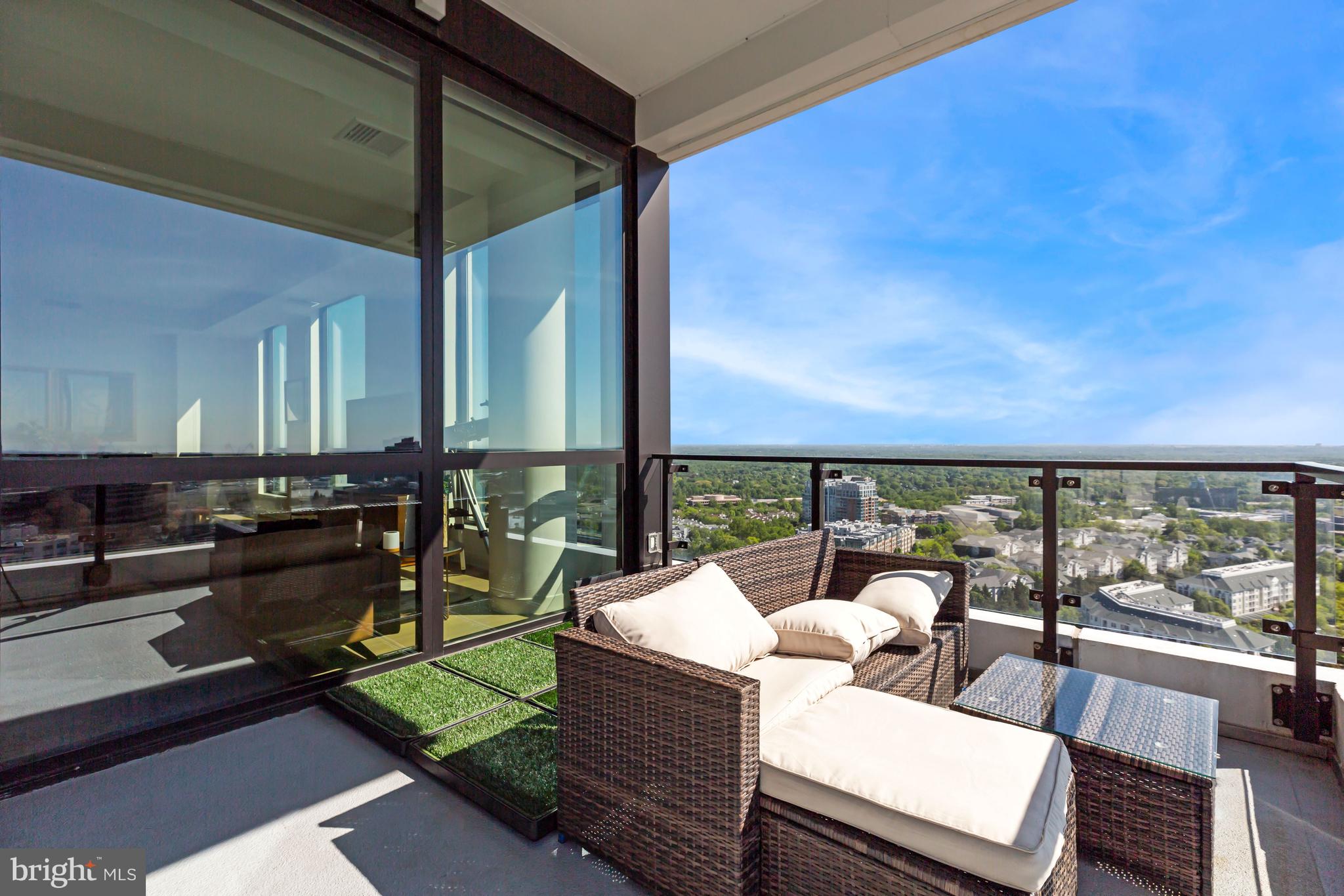 THE BORO TYSONS - Residential