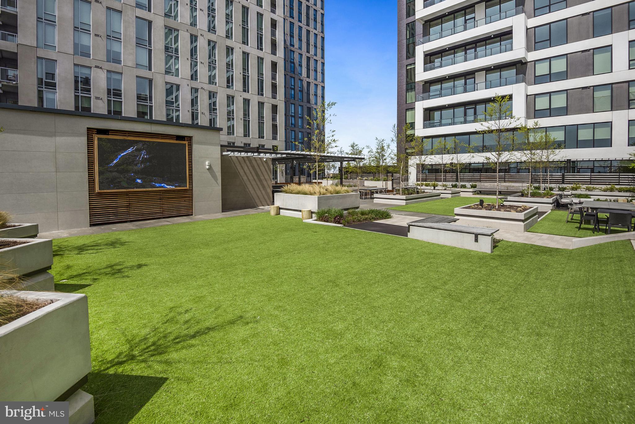 THE BORO TYSONS - Residential