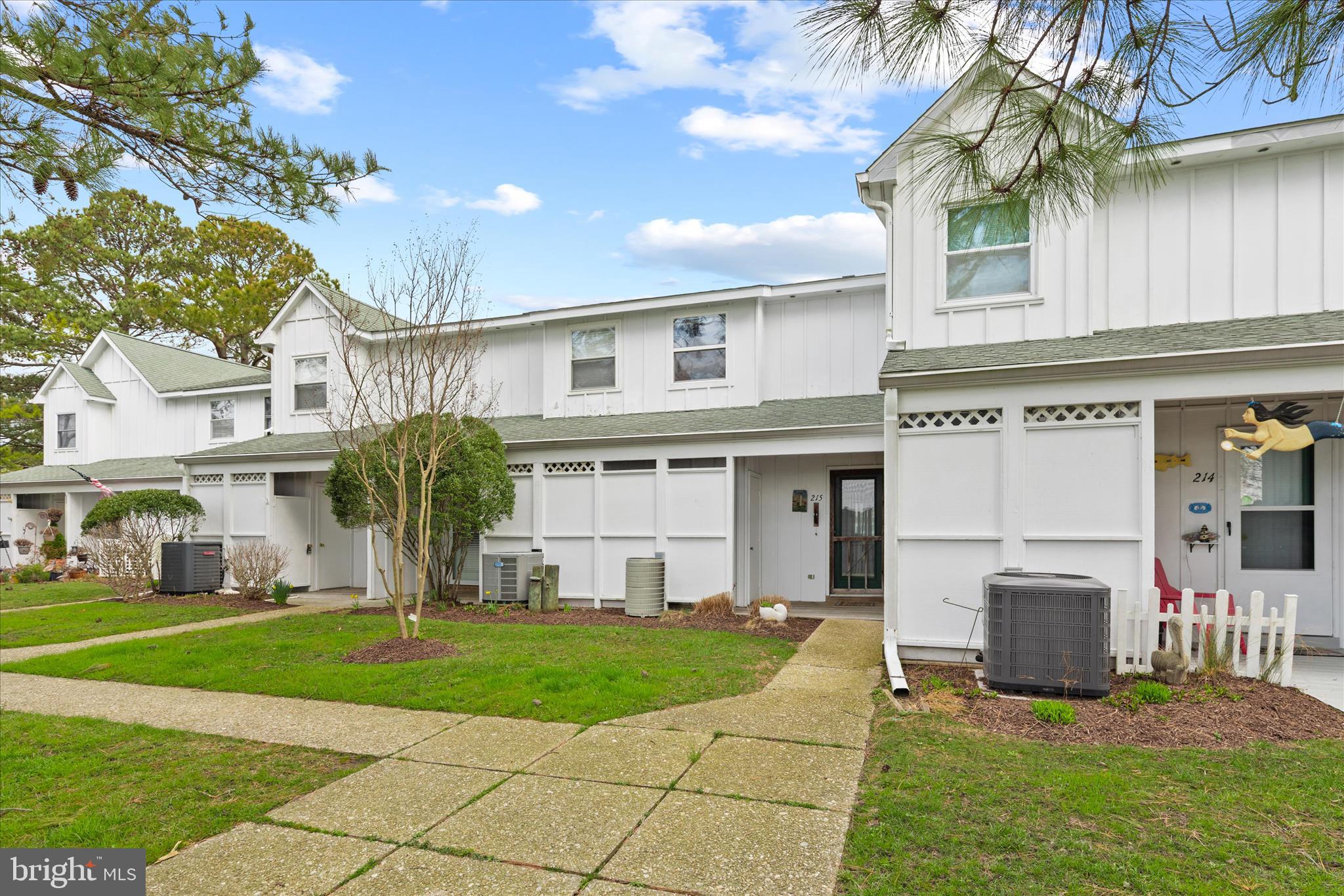 38256 HUMMINGBIRD LANE 215