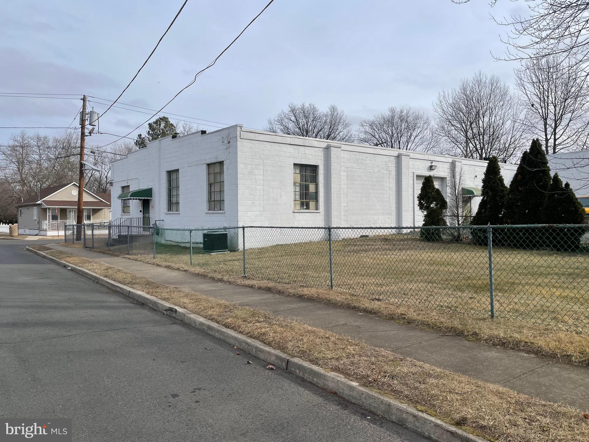 718 RENNIE STREET