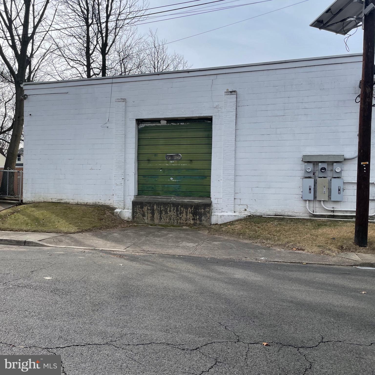 718 RENNIE STREET