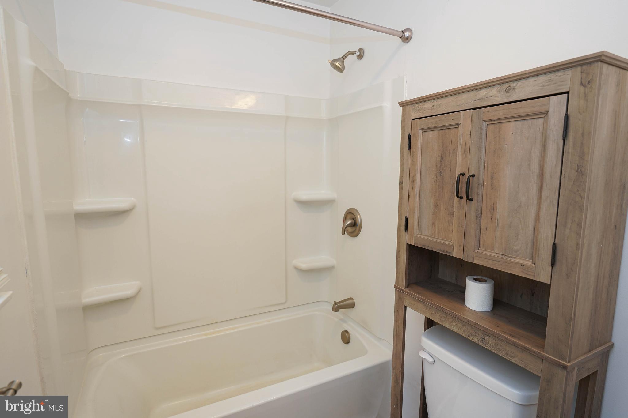 KING WILLIAMS COURT - Residential Lease