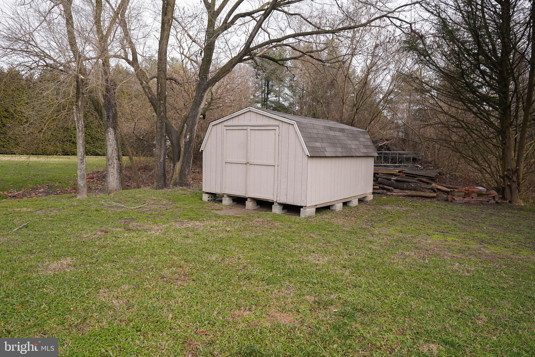 KING WILLIAMS COURT - Residential Lease