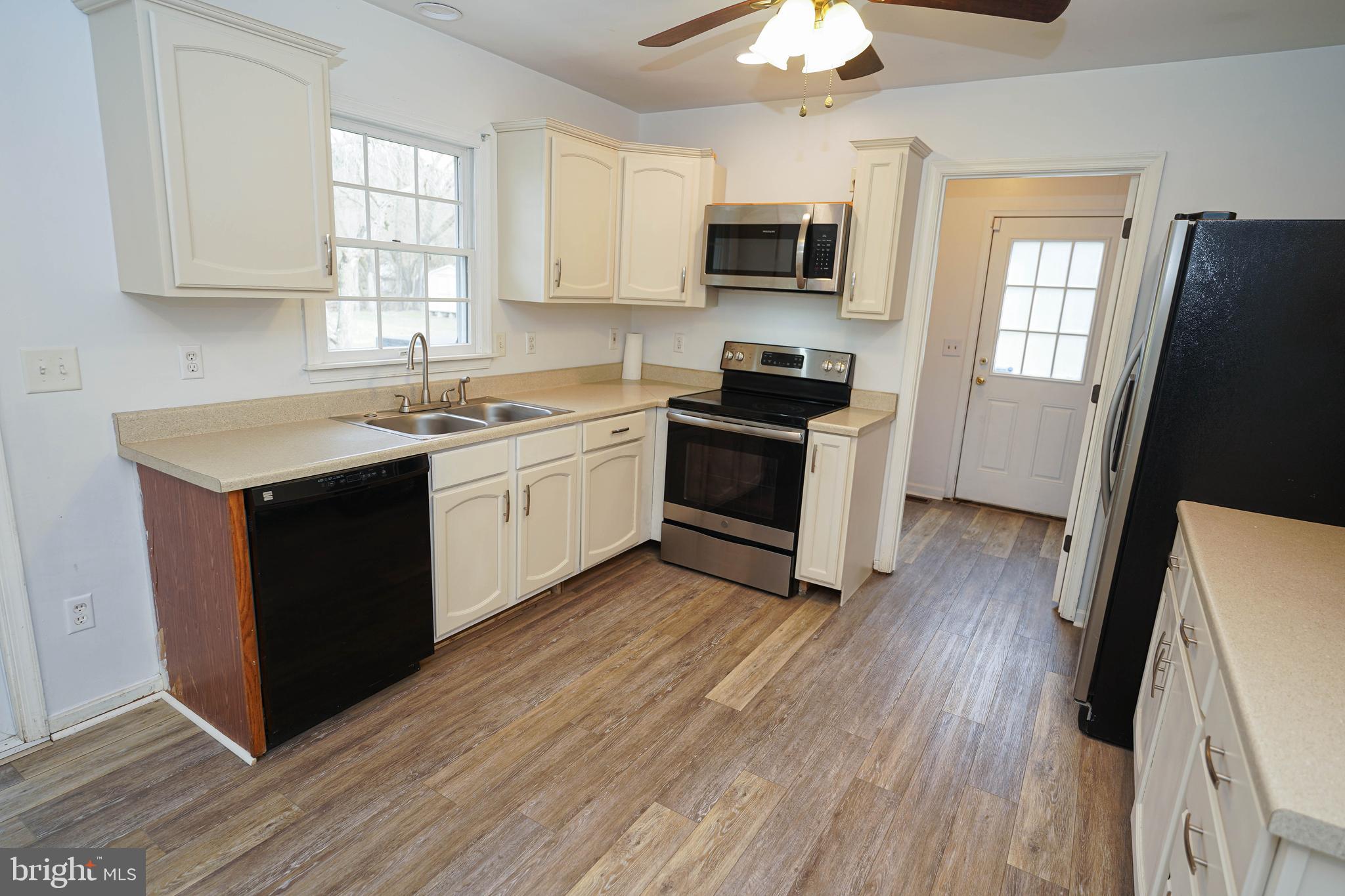 KING WILLIAMS COURT - Residential Lease